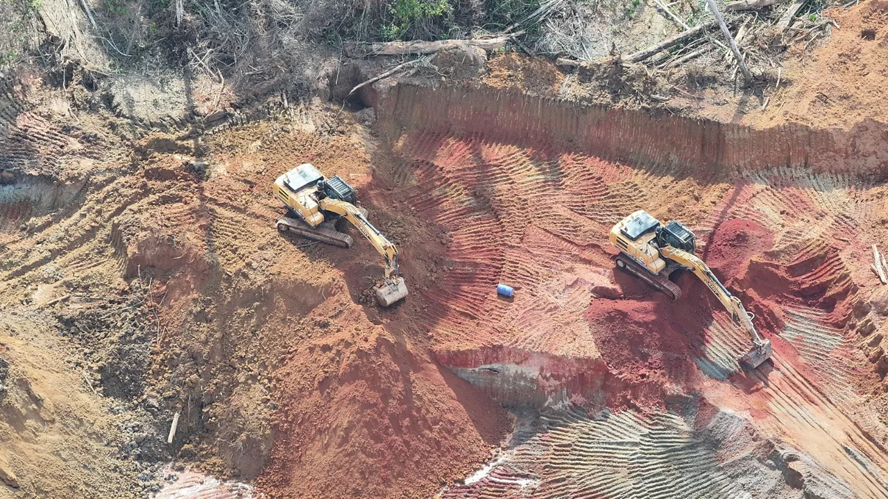 Aerial view of two excavators working the pit at Minerales San Hilario.