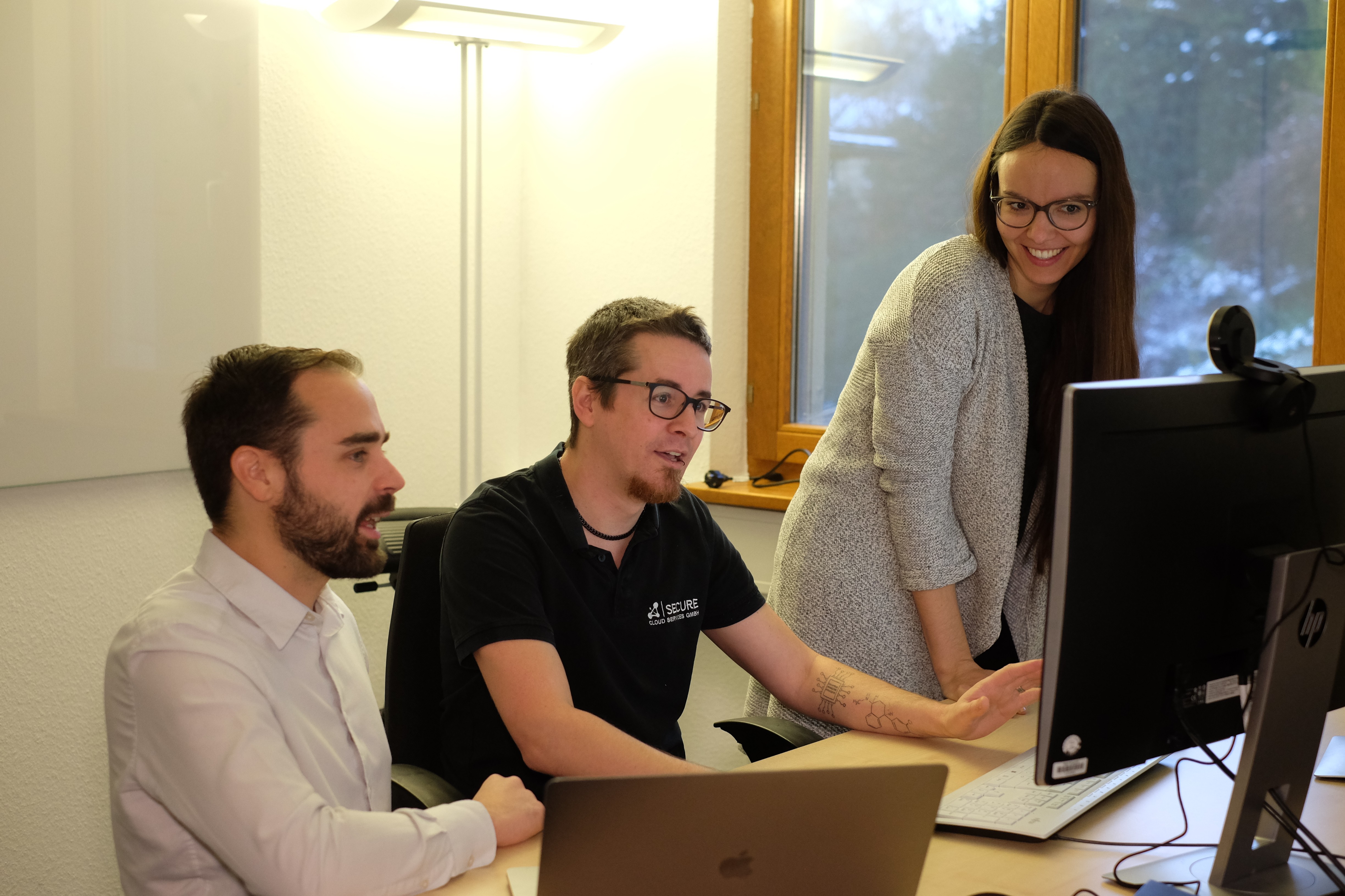 Teamarbeit am Schreibtisch