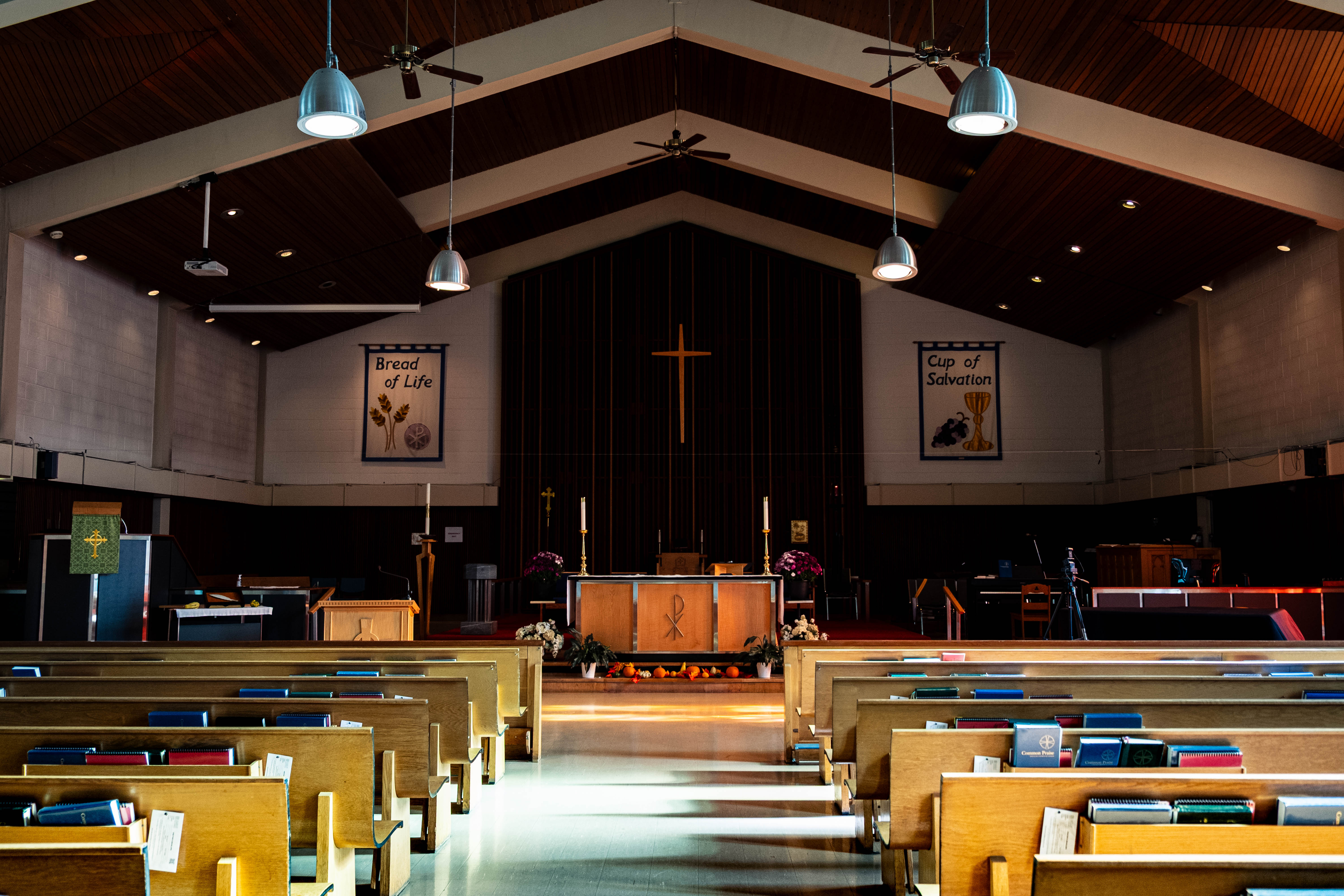 Dynamic picture of a cyclist riding downhill