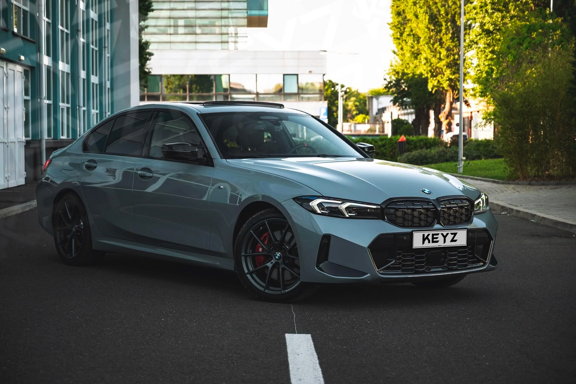 Vue extérieure BMW M340i Gris – Location Sportive à Dubaï | Keyz Rent