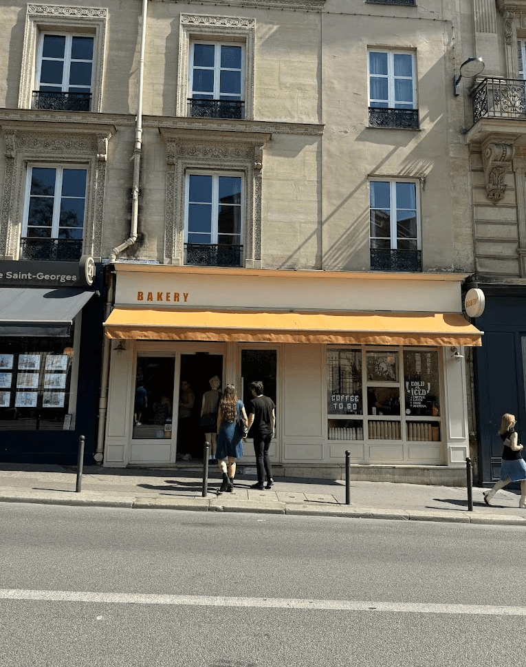 Exterior of Ronnie in Paris.