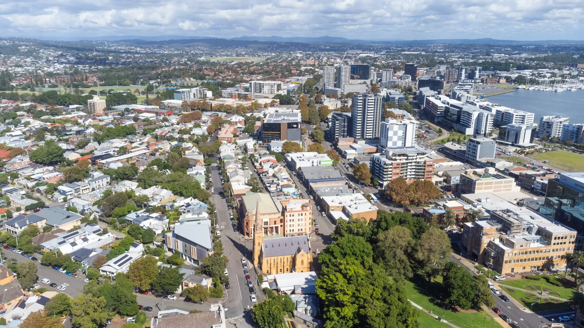 Why Hire a Buyers Agent Newcastle?