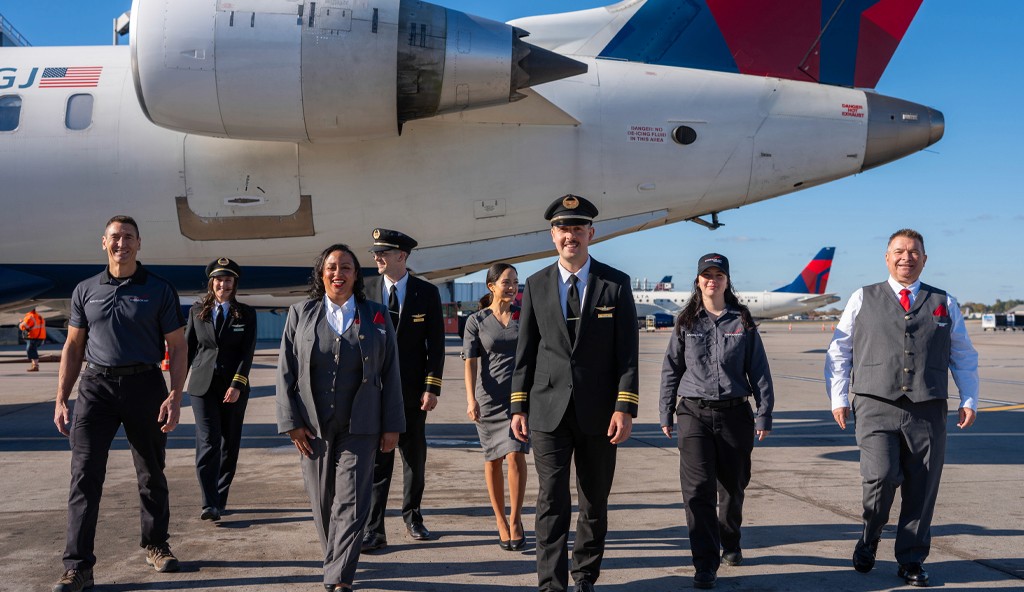 Endeacvor Air Flight crew