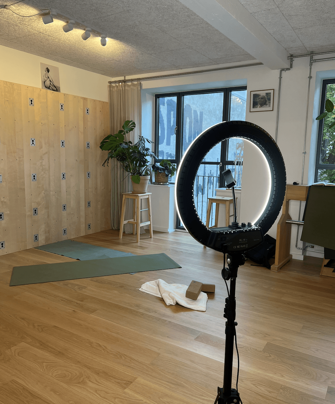 Smartphone recording a man speaking on live stream.