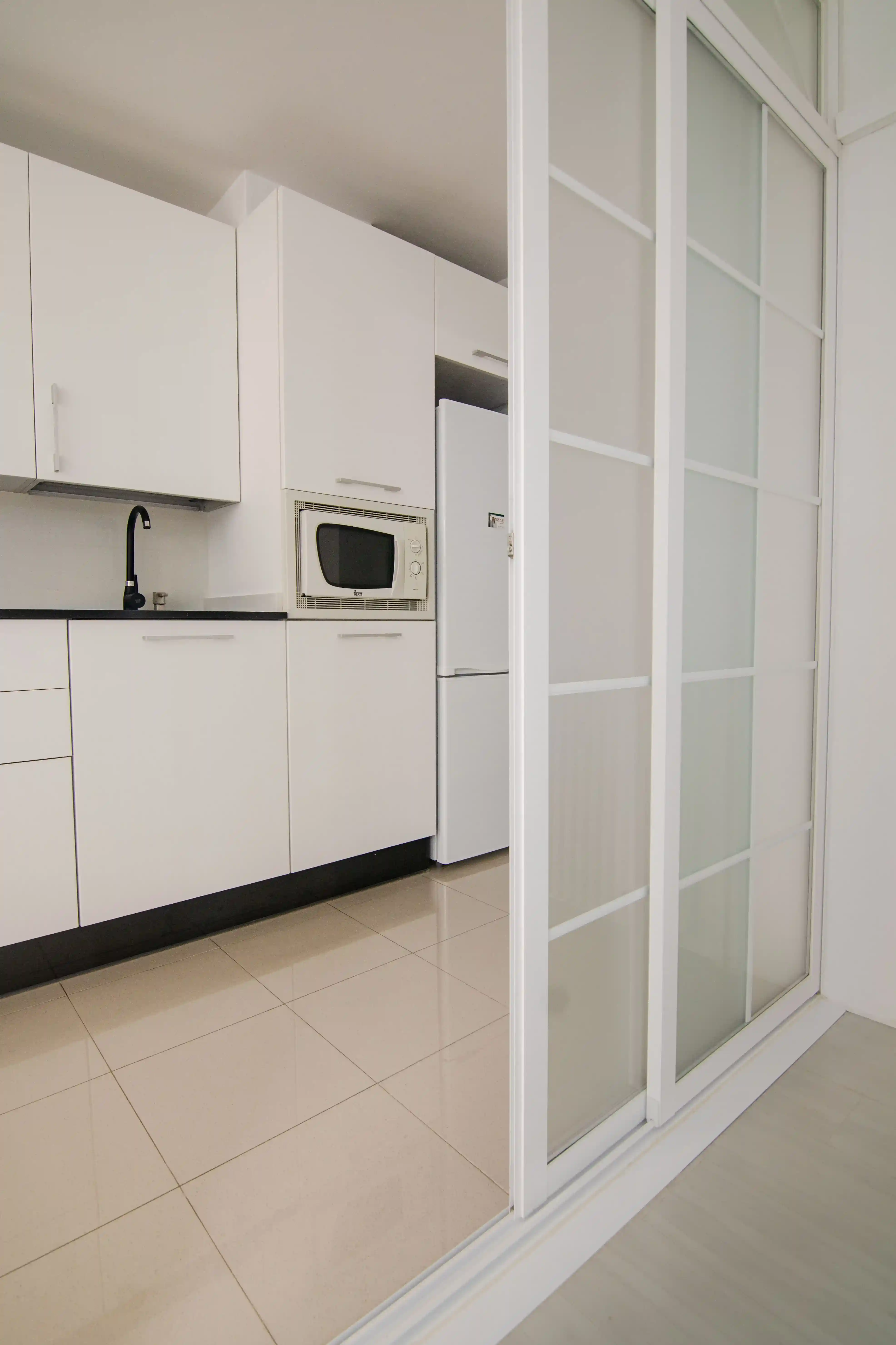 Cocina-del-piso-en-calle-andorra-canillas