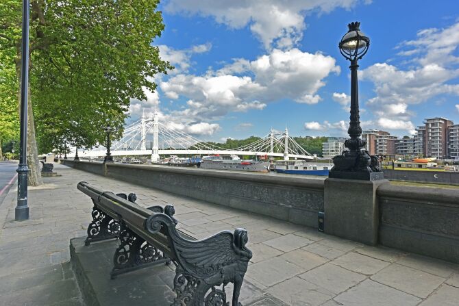 Take a walk on the Chelsea Embankment