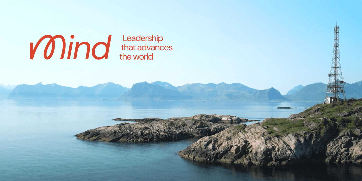 Mind sin logo og et bilde av et radiotårn på en holme