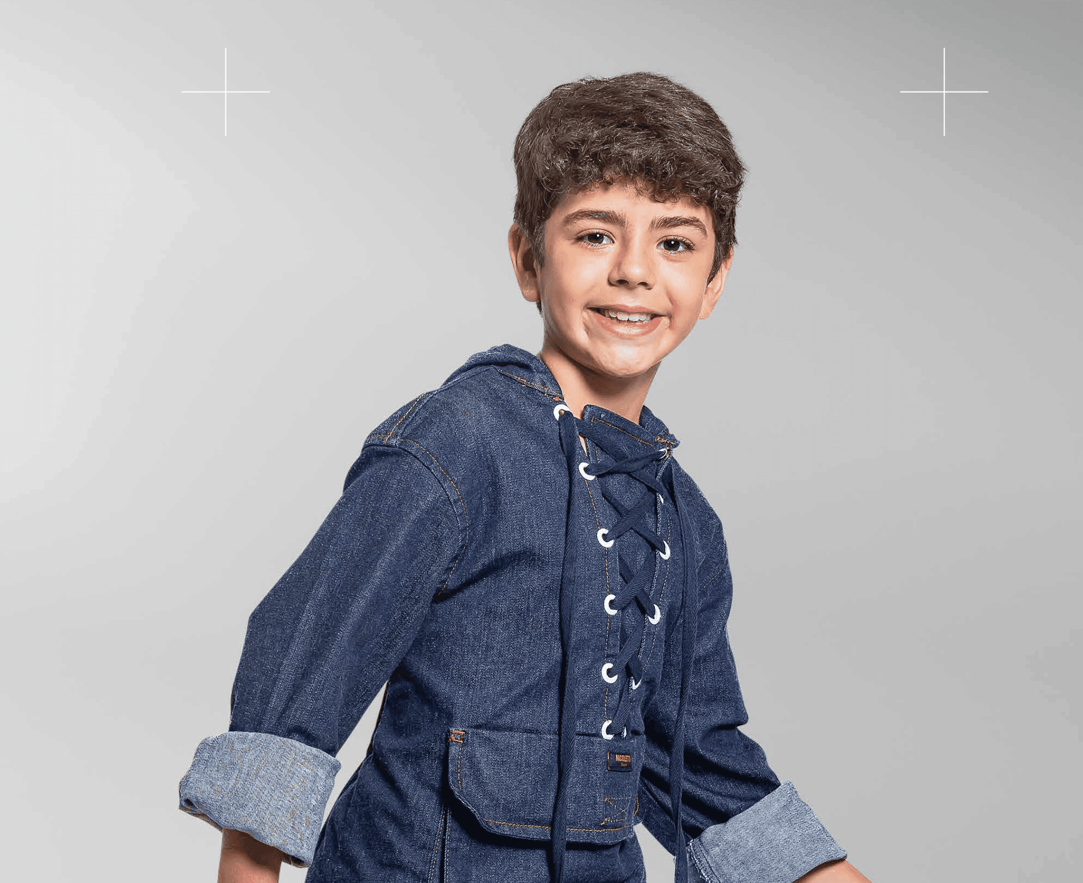 speaker with a half white half green background