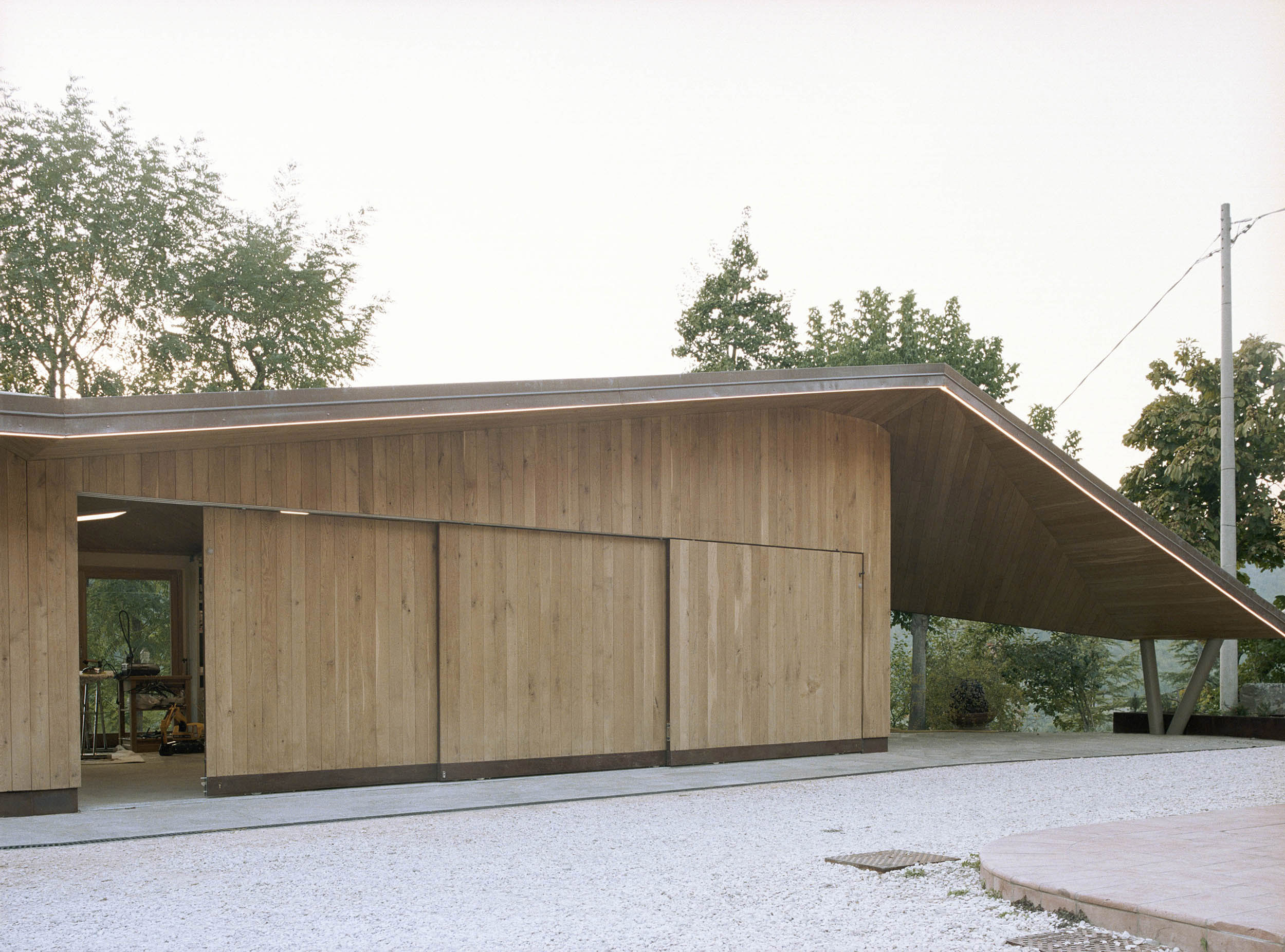 Small workshop with a metal table in the middle