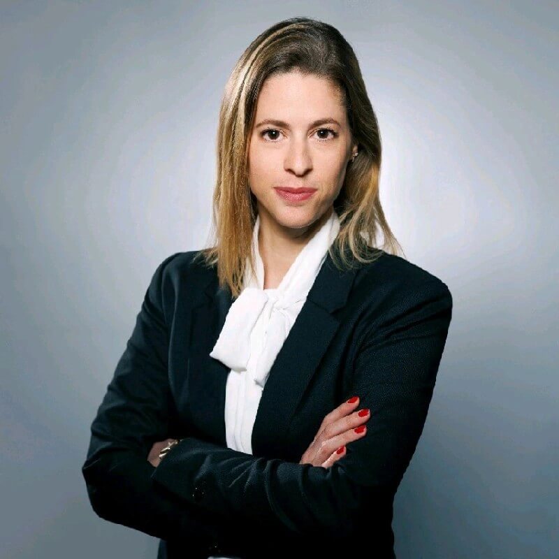 Portrait de Maître Aline Macron, avocate au barreau de Paris.