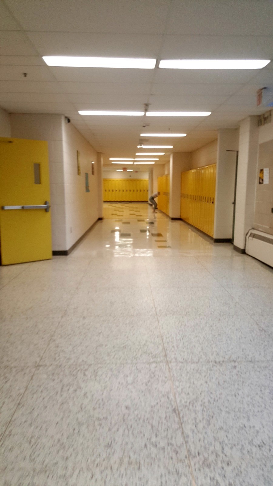 Étudiant en classe au Canada lors d’un échange scolaire, apprentissage et matières originales