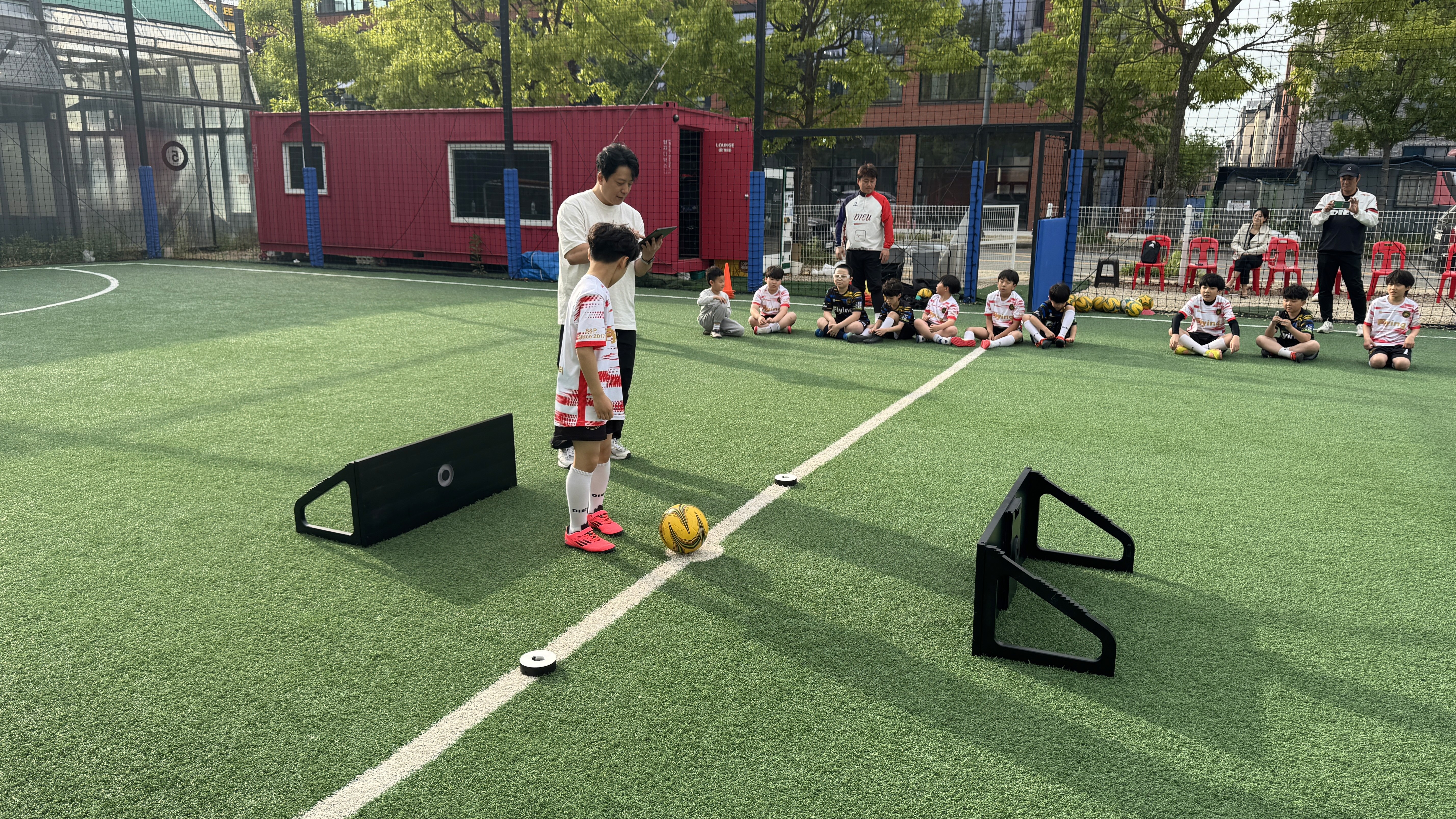 people partying with confetti