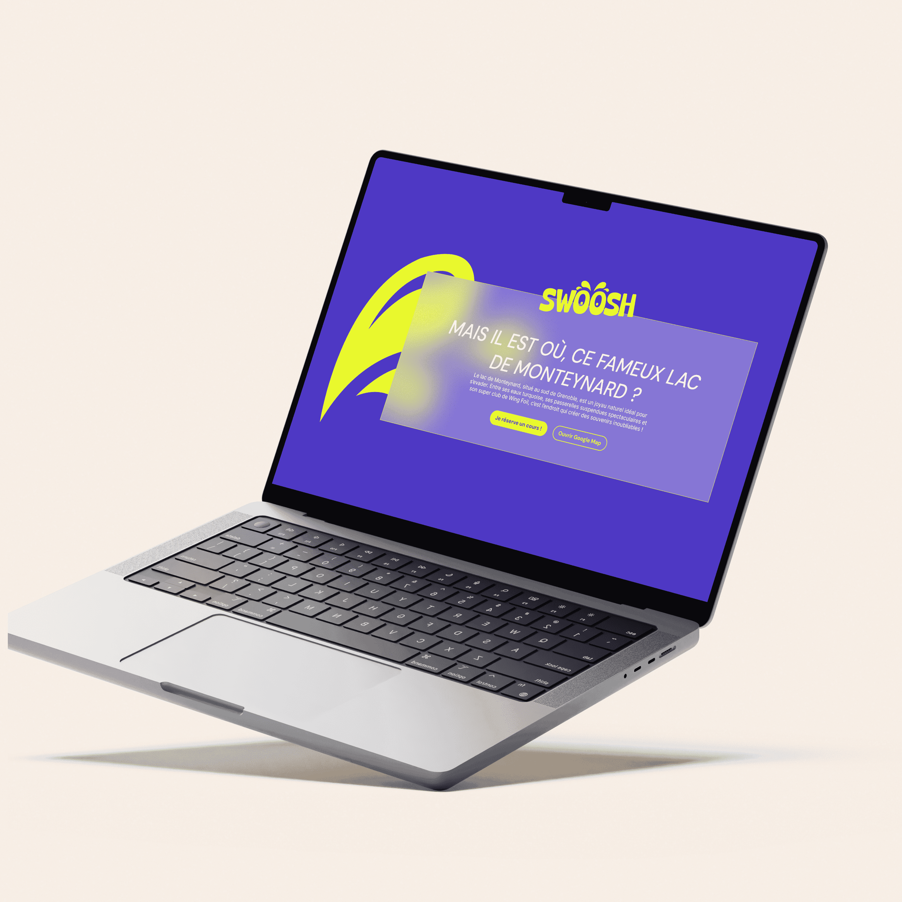 Mise en situation (mockup) du site web de Villa Wassim Marrakech, affiché sur un ordinateur portable MacBook Pro posé sur un bureau en bois clair. La page d'accueil ou une page de services met en évidence le design épuré et haut de gamme. On distingue une barre de navigation minimaliste, un bloc de texte en anglais avec une typographie script élégante ('Unforgettable memories'), et une section de services (Team Building, Anniversary, Wedding) illustrée par des miniatures de qualité. L'interface utilise une palette de couleurs sombres et neutres (bleu marine, blanc, or). Ce visuel démontre l'expertise de Nux-Studio en Web Design, conception UX/UI et développement de sites web de luxe pour le secteur hôtelier.