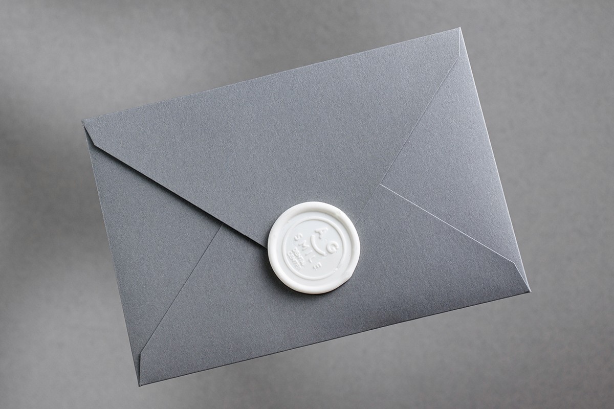 Envelopes, certificates for AG-Smile Dental Clinic printed on designer paper with raised uv varnish, digital printing.