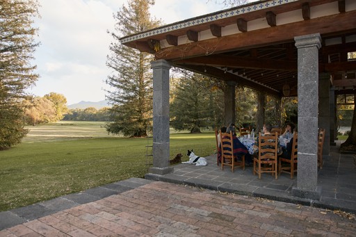 Vista exterior del edificio principal de Cobertizo residencia artística, Jilotepec, Estado de México