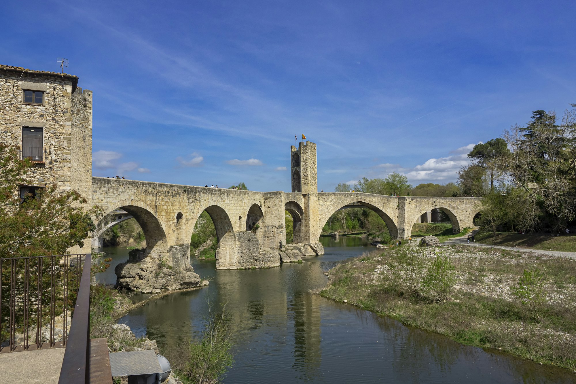 The stone bridge and the gate into the old town