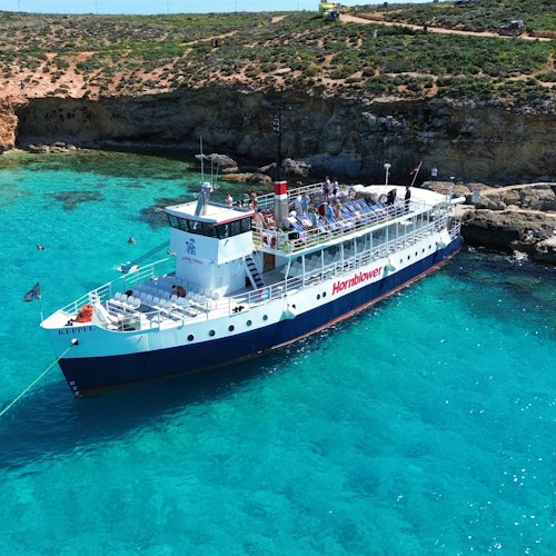 залишайтеся на борту або вирушайте на острів