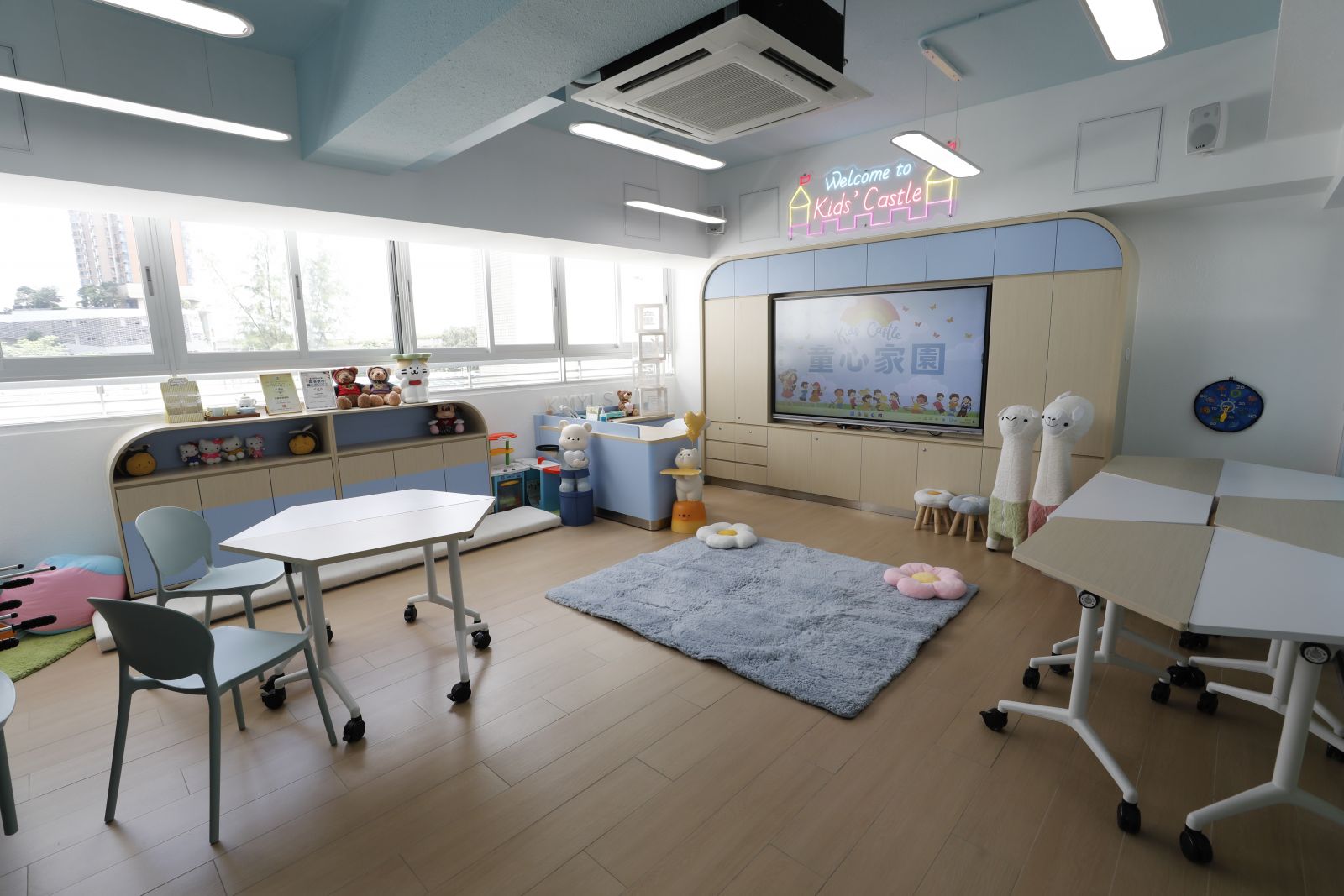 香港靈活教學場景:摺疊椅支持 STEAM 小組活動Flexible teaching scenarios Hong Kong: folding chairs for STEAM group activities