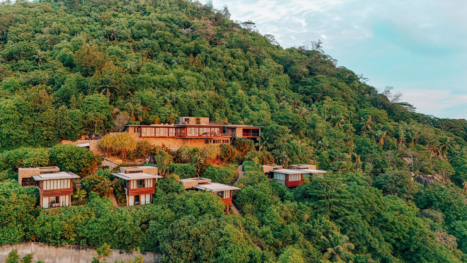 Le spa du Four Seasons Resort Seychelles sur les hauteurs de Petite Anse. © Four Seasons — SEY_1686.