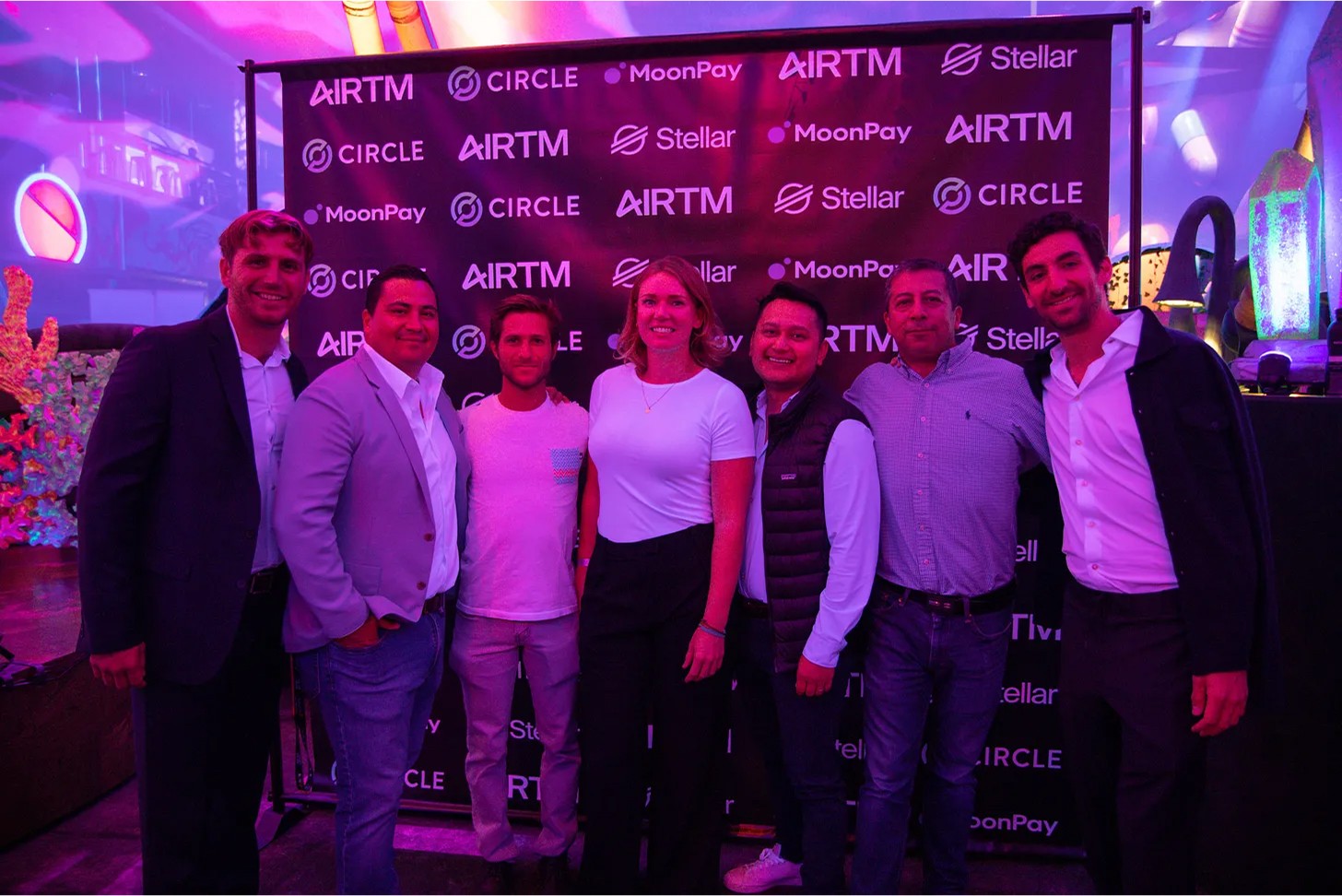 Equipo de ventas de Airtm en conferencia de Circle