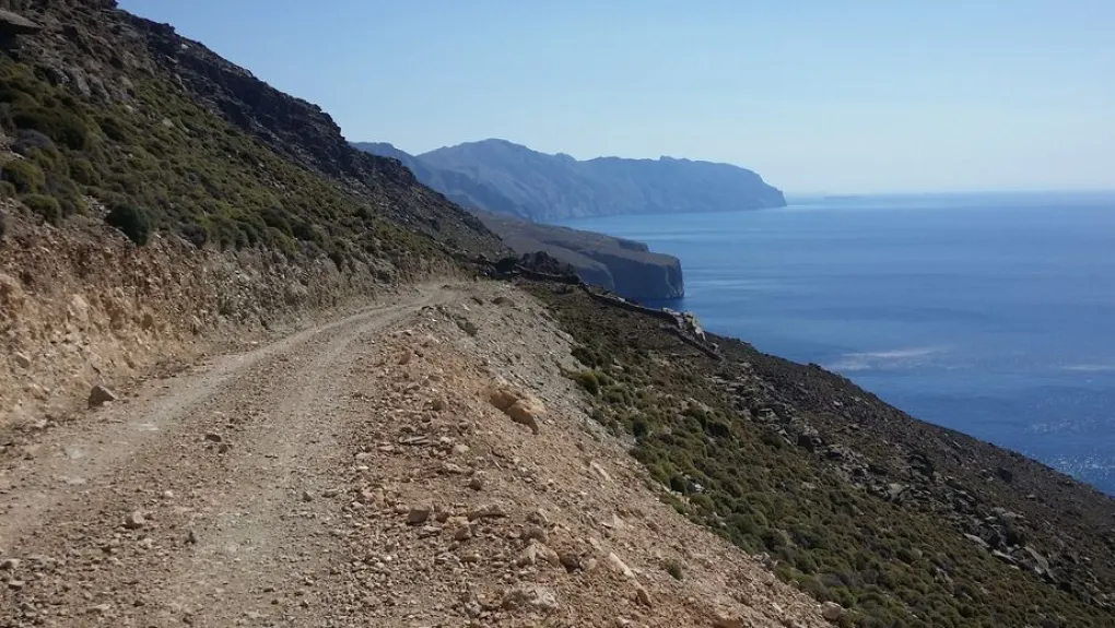 Παράνομη διάνοιξη δρόμου στην «Παλιά Στράτα» που οδηγεί στο βυζαντινό μνημείο του Αγίου Ιωάννη Χρυσοστόμου