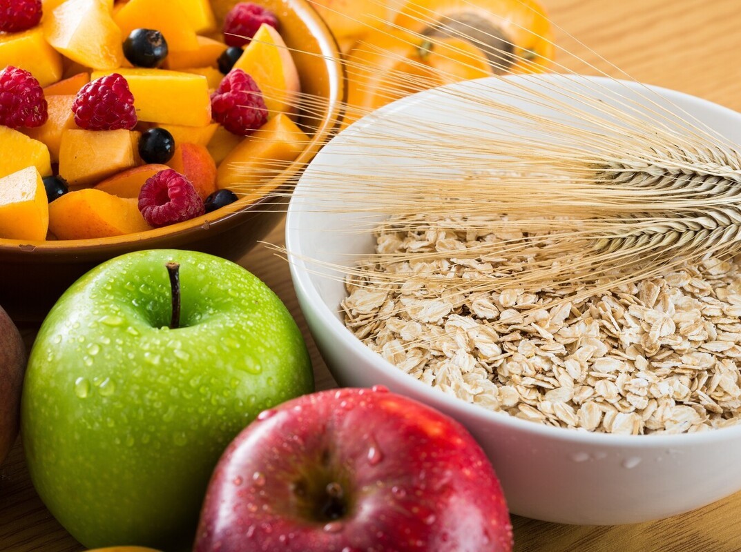 examples of fiber-rich foods that can support brisk walking for weight loss when included in healthy meals