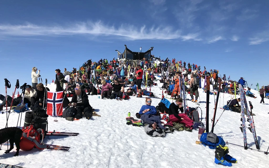 17. mai-feiring på Galdhøpiggen, Norway