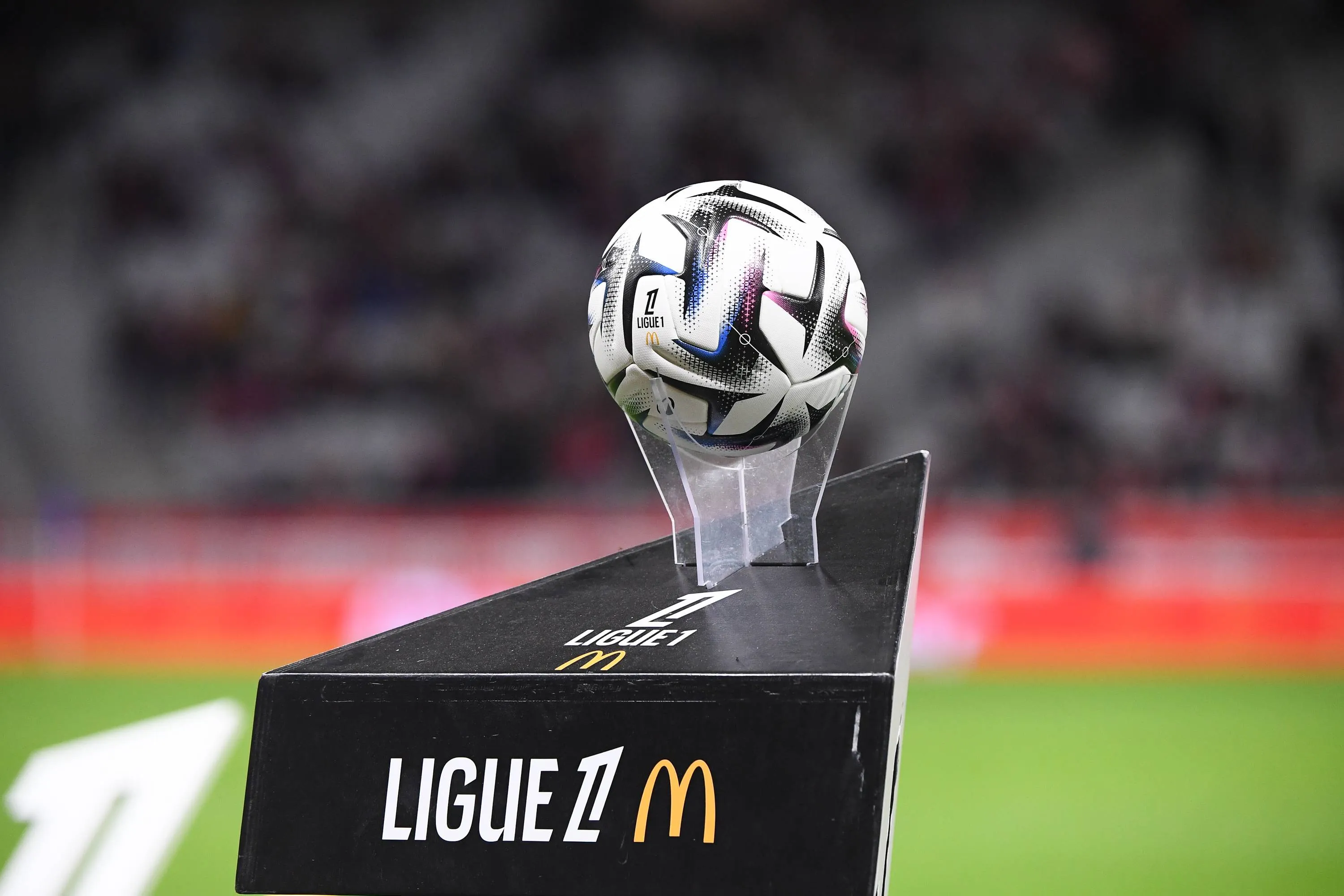 Dynamic picture of a cyclist riding downhill