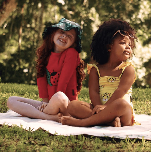 BB Básico editorial fashion film of two kids having fun in the park