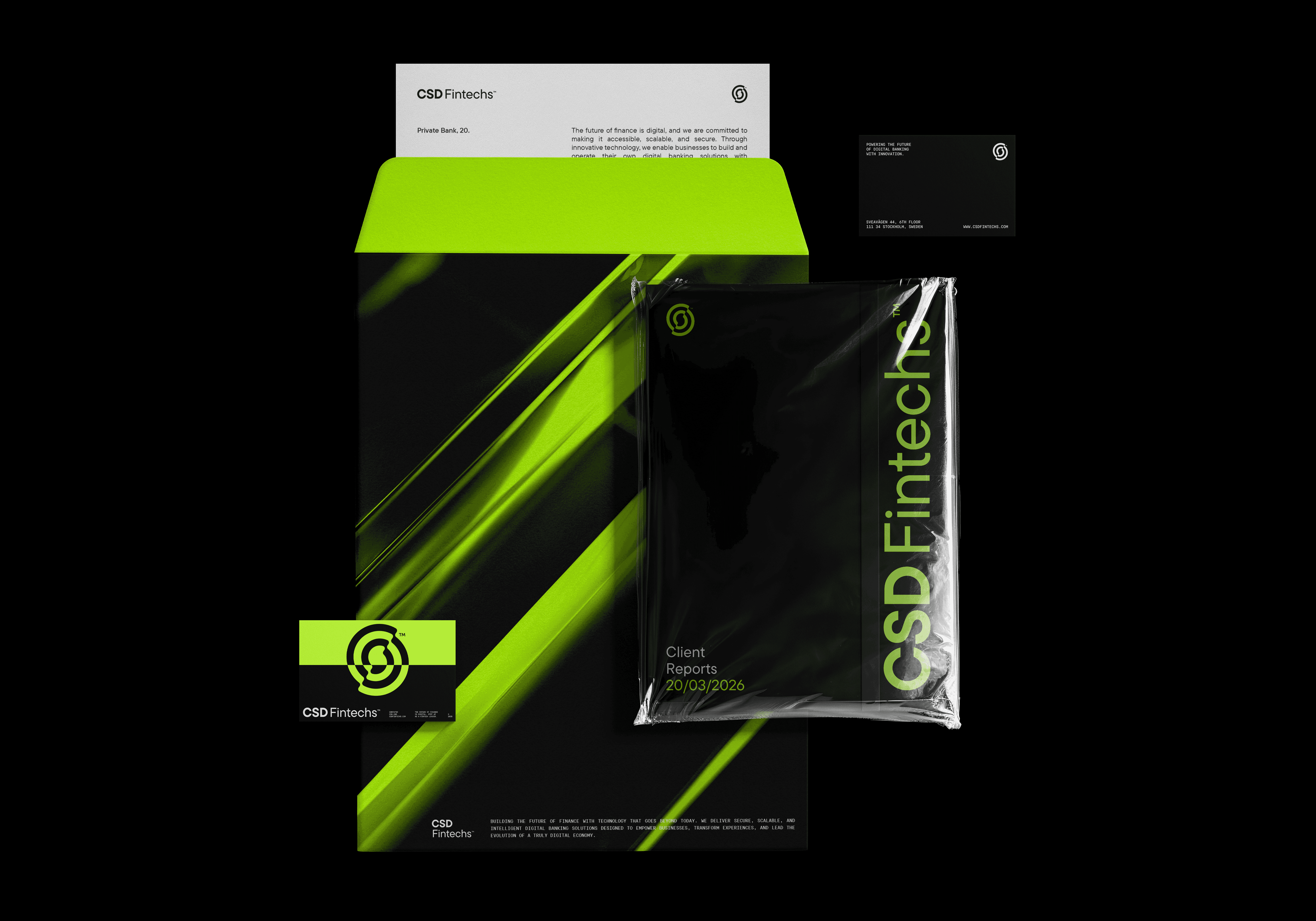 Material de papelaria da CSD Fintechs com envelope, crachá e pastas em design preto e verde neon.