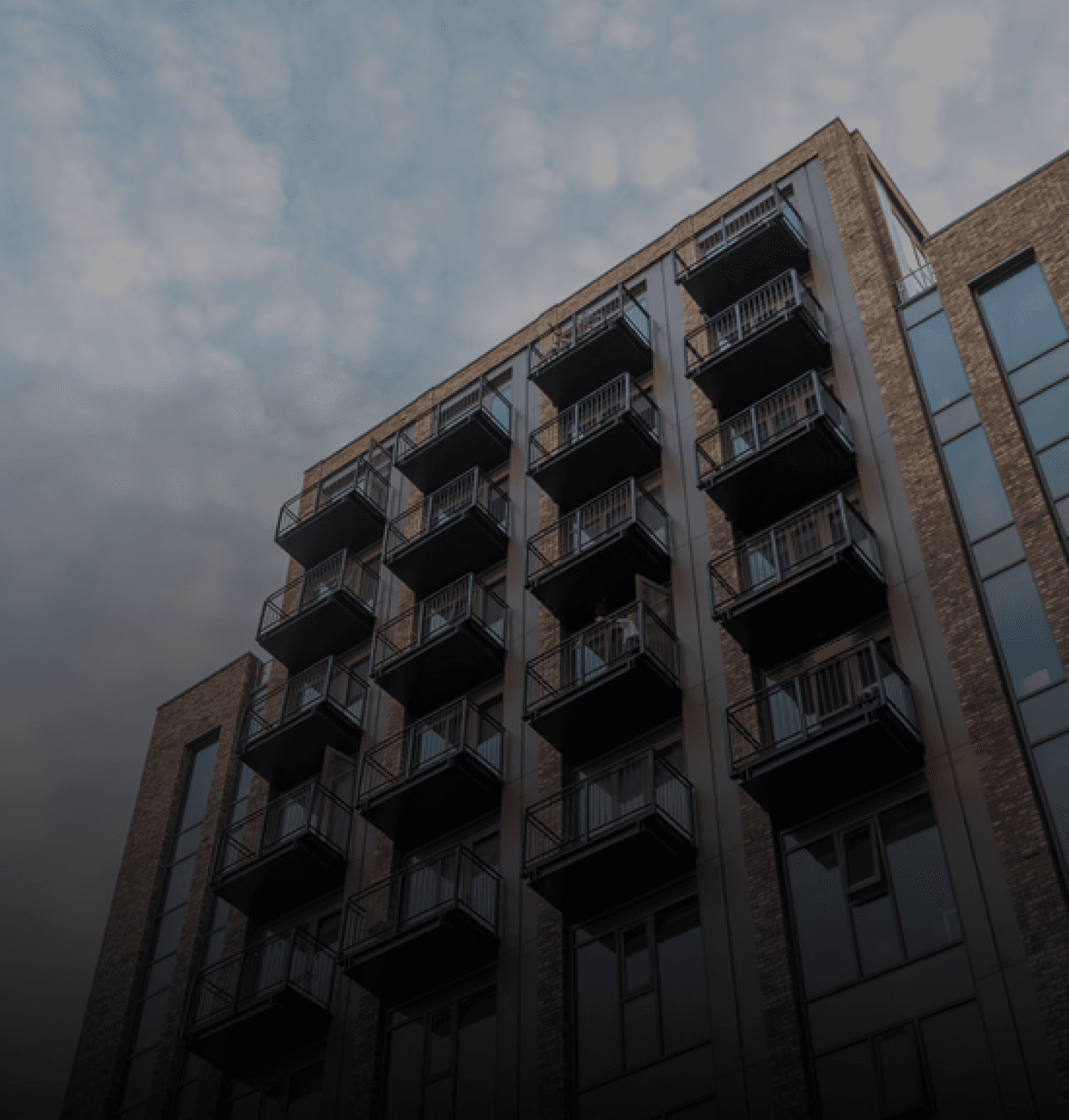 Gevelrenovatie met nieuwe kozijnen voor VvE