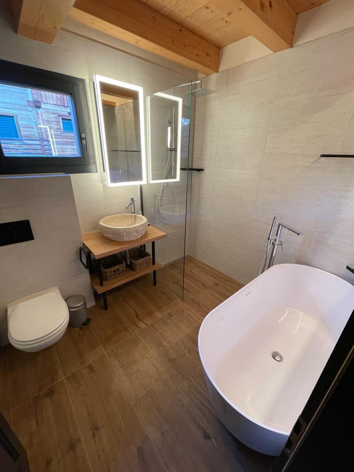 Transformation complète d'une salle d'eau à Verbier réalisée par les experts de DEN Sanitaire.