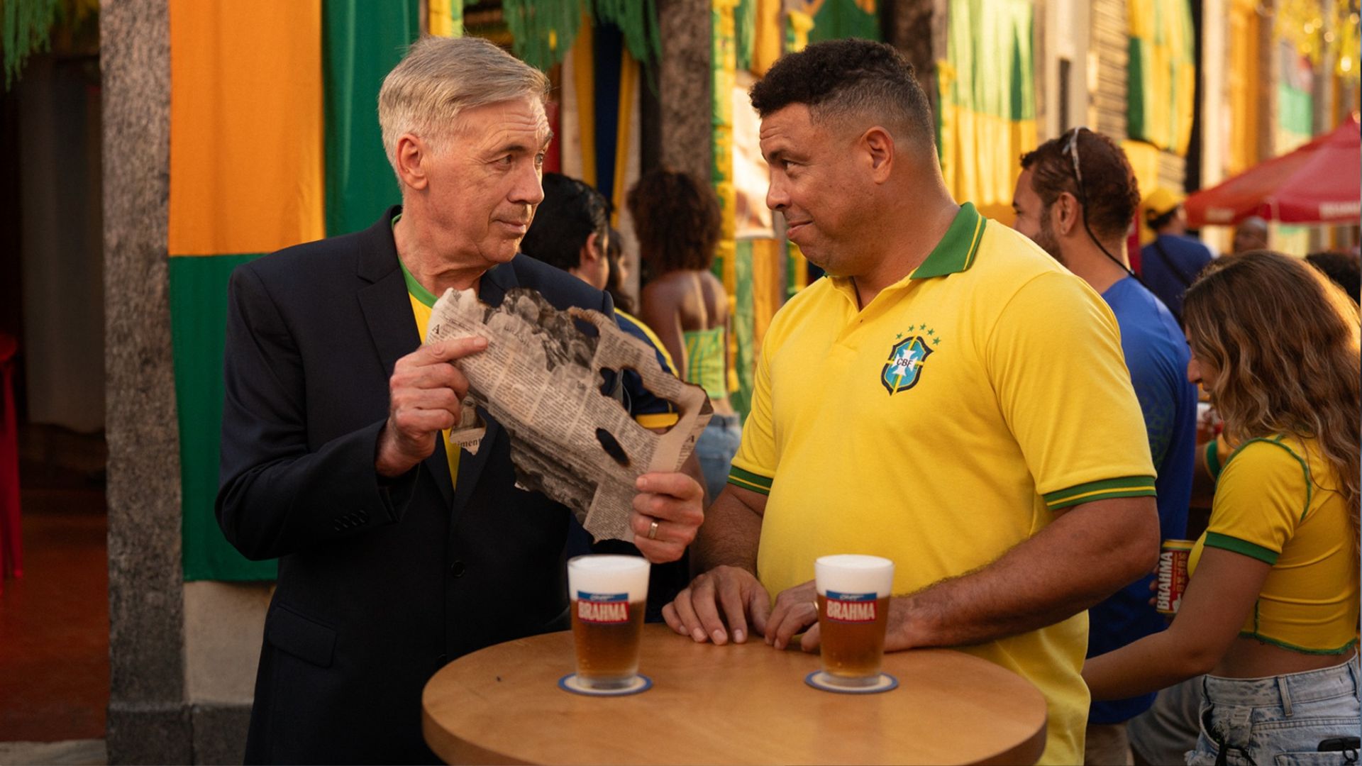 Com cerveja grátis, Brahma amplia campanha em torno do hexa