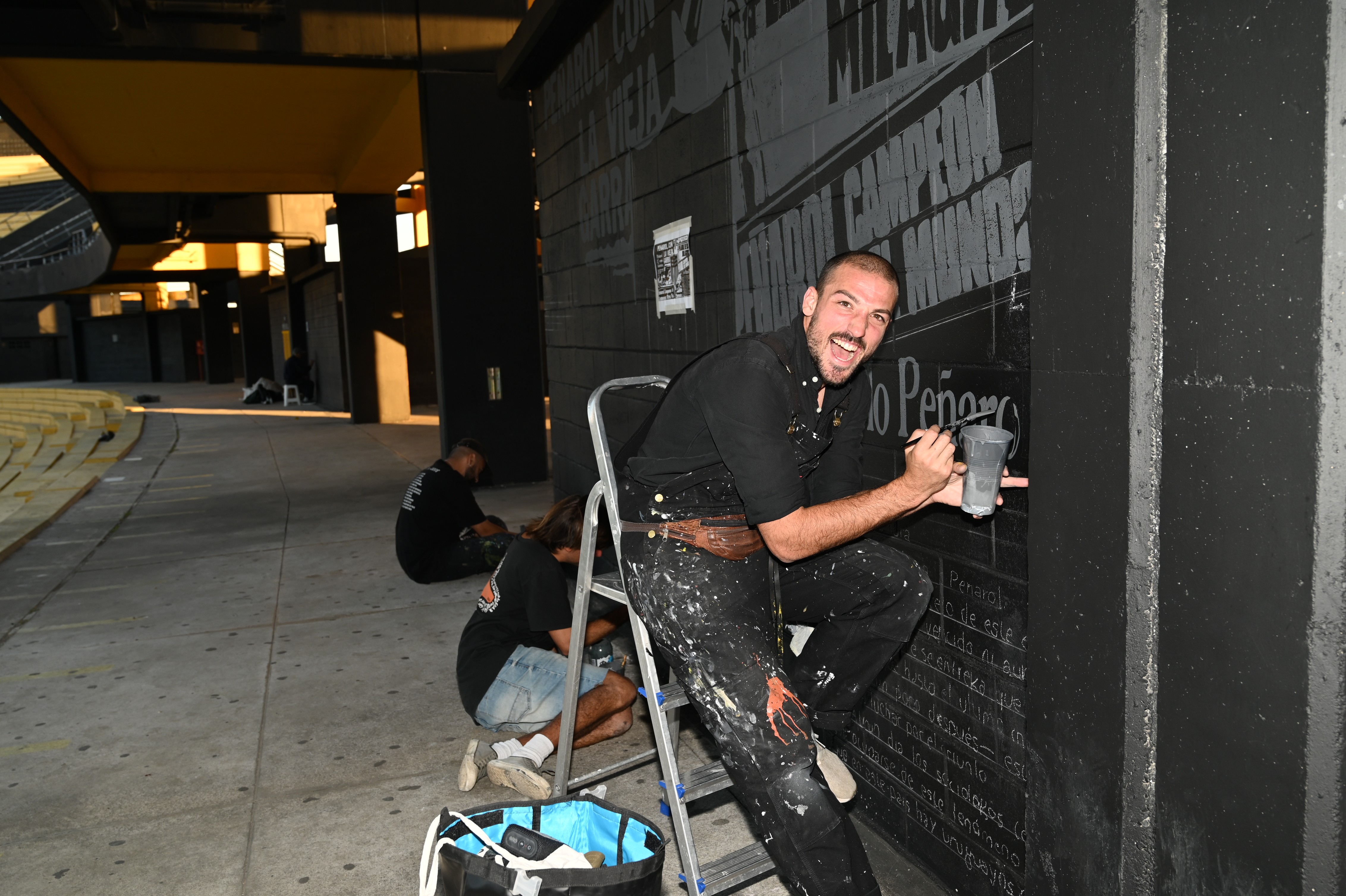 Gastón painting a stadium