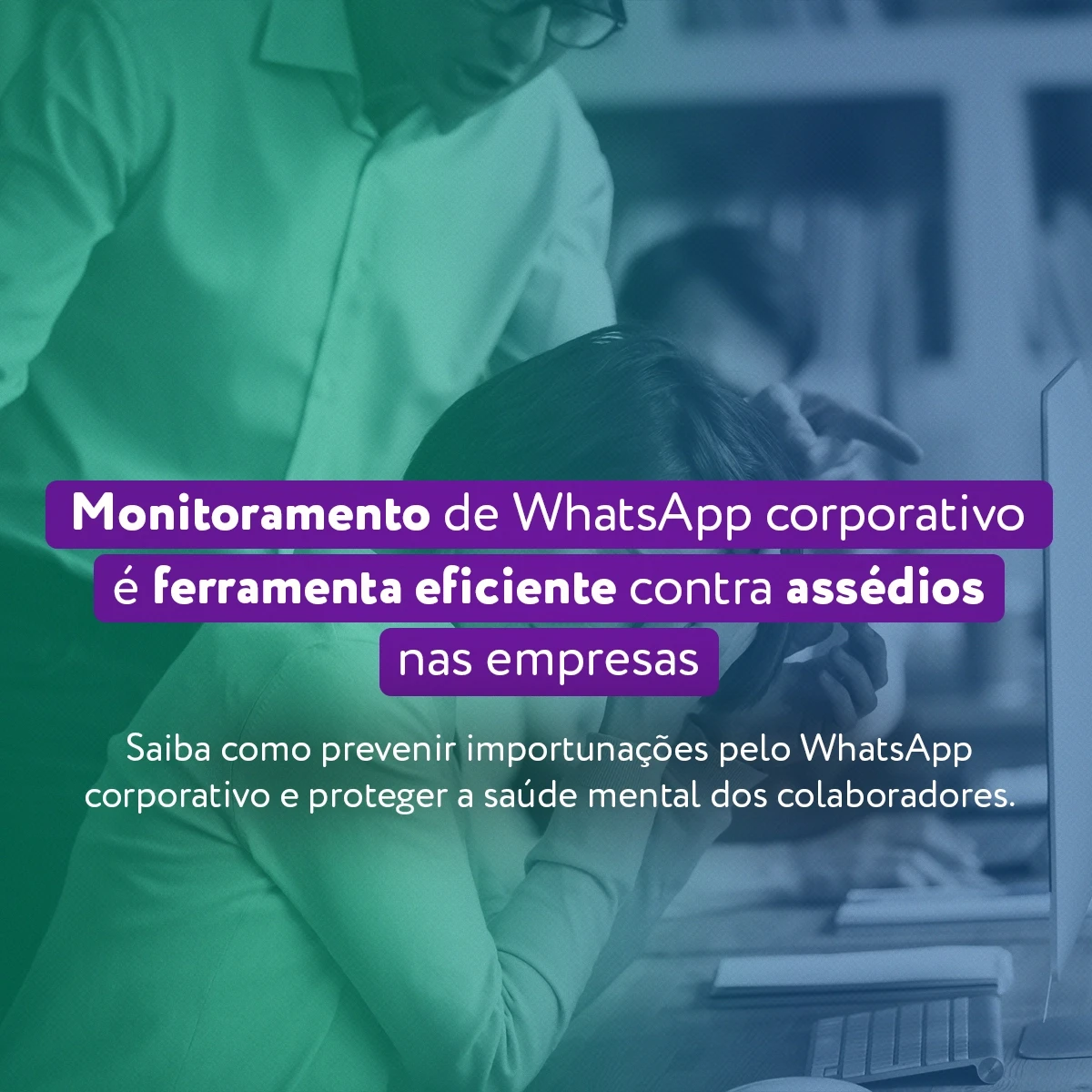 Funcionária sofrendo assédio moral por parte de um gestor no ambiente corporativo