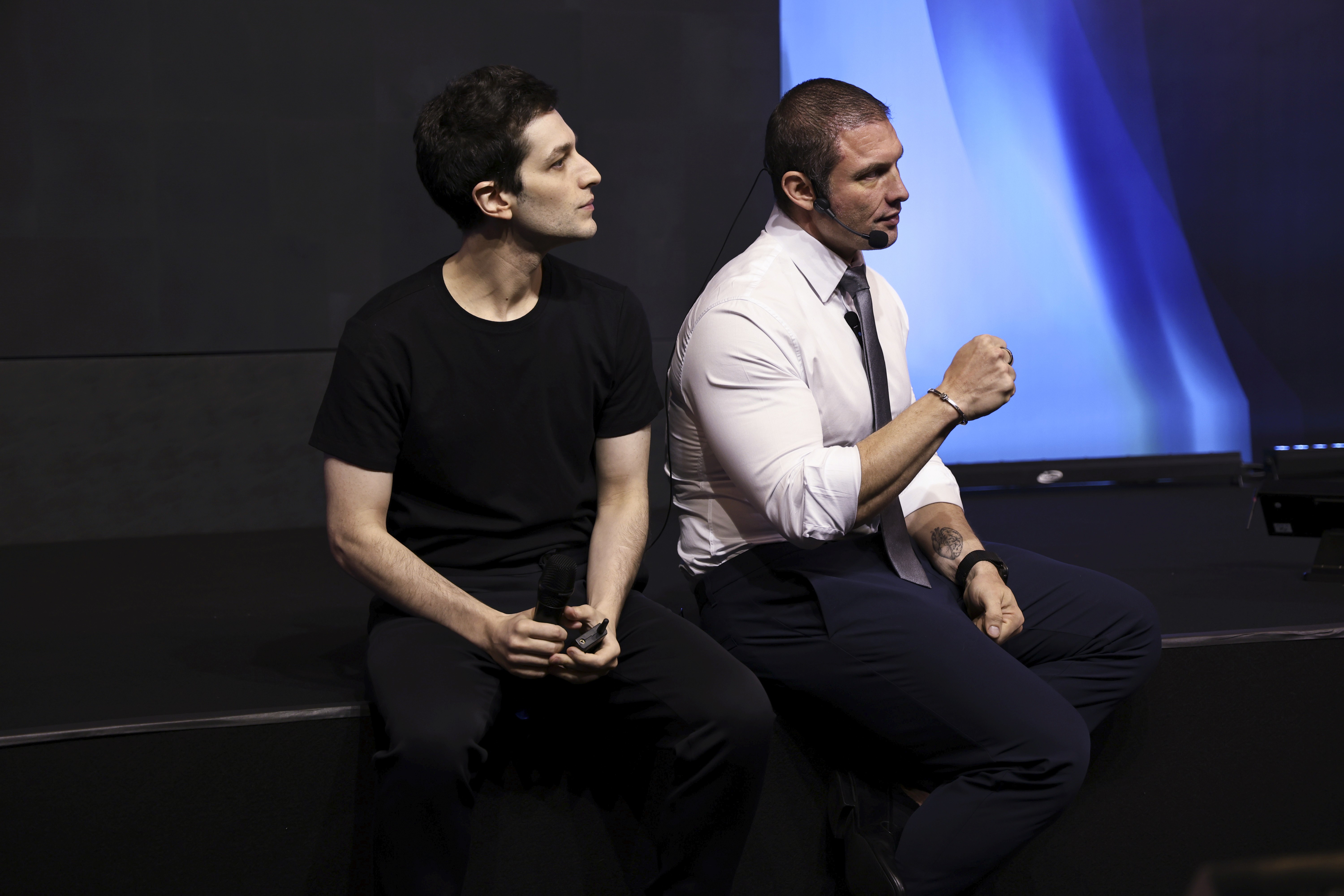 Coach explaining stuff to an athlete