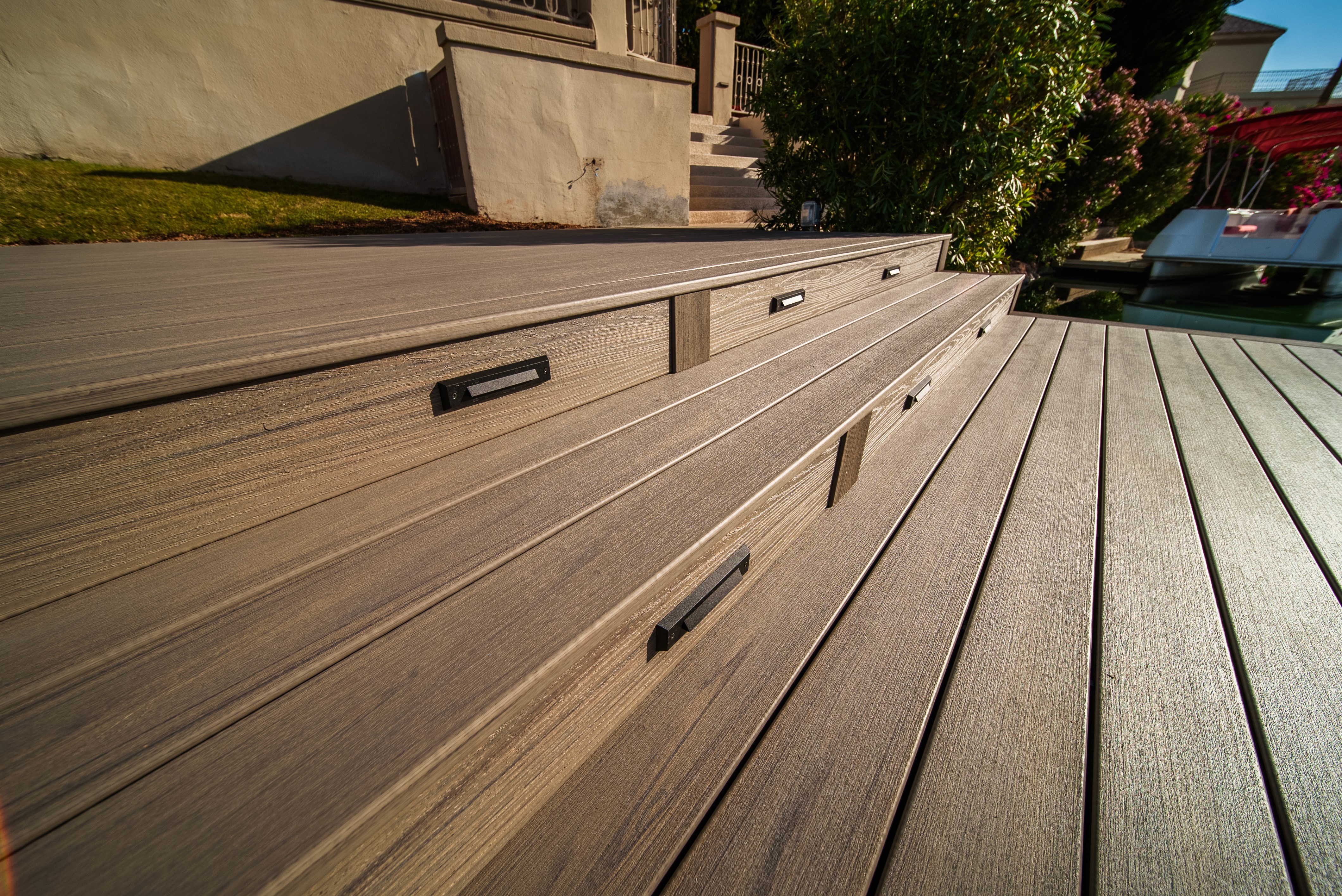 HBC Desks – Dockside Serenity with Trex Transcend Lineage
decking