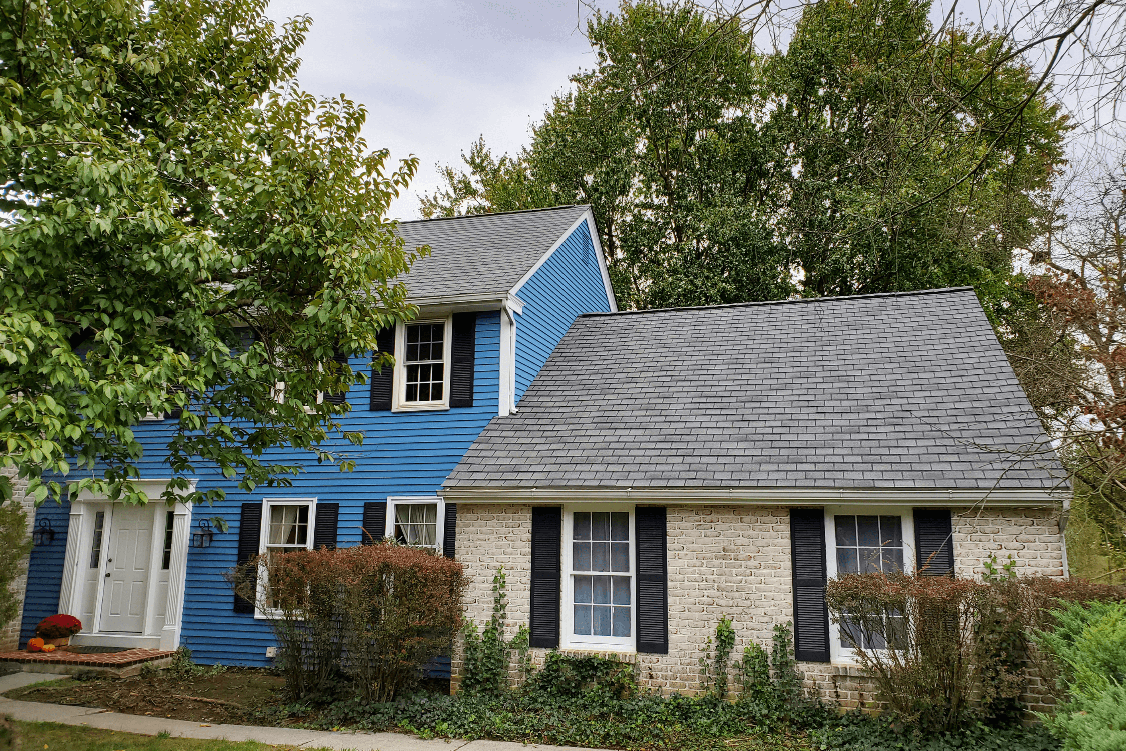 New blue vinyl siding with designer shingles on home in Mission, Kansas