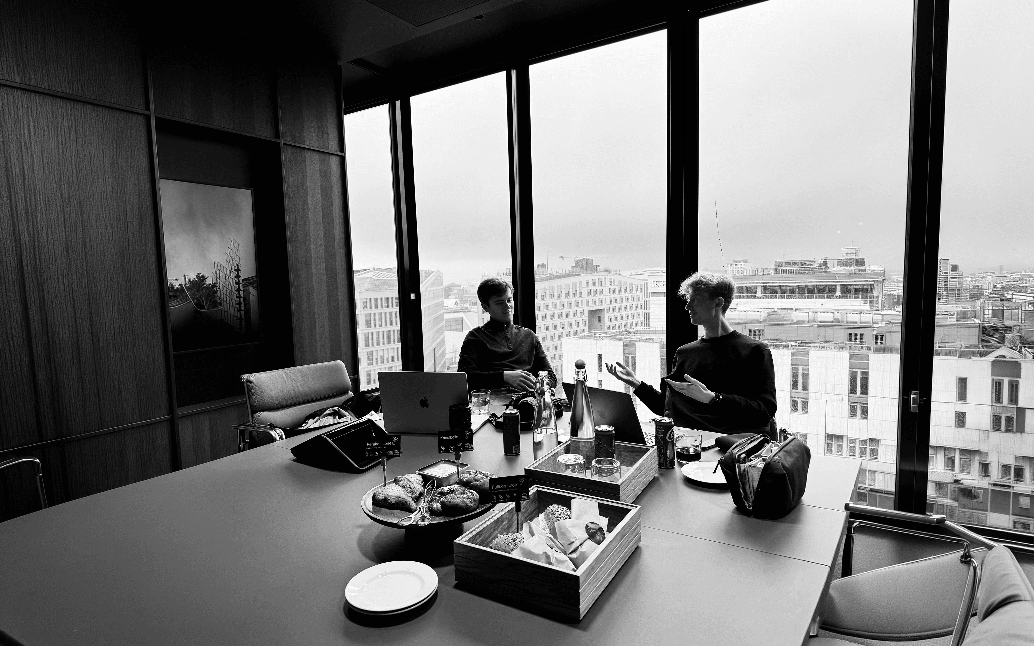 Ferdinand Sollid-Hansen og Philip Flaem Andersen i møte på Bjørvika i Oslo.