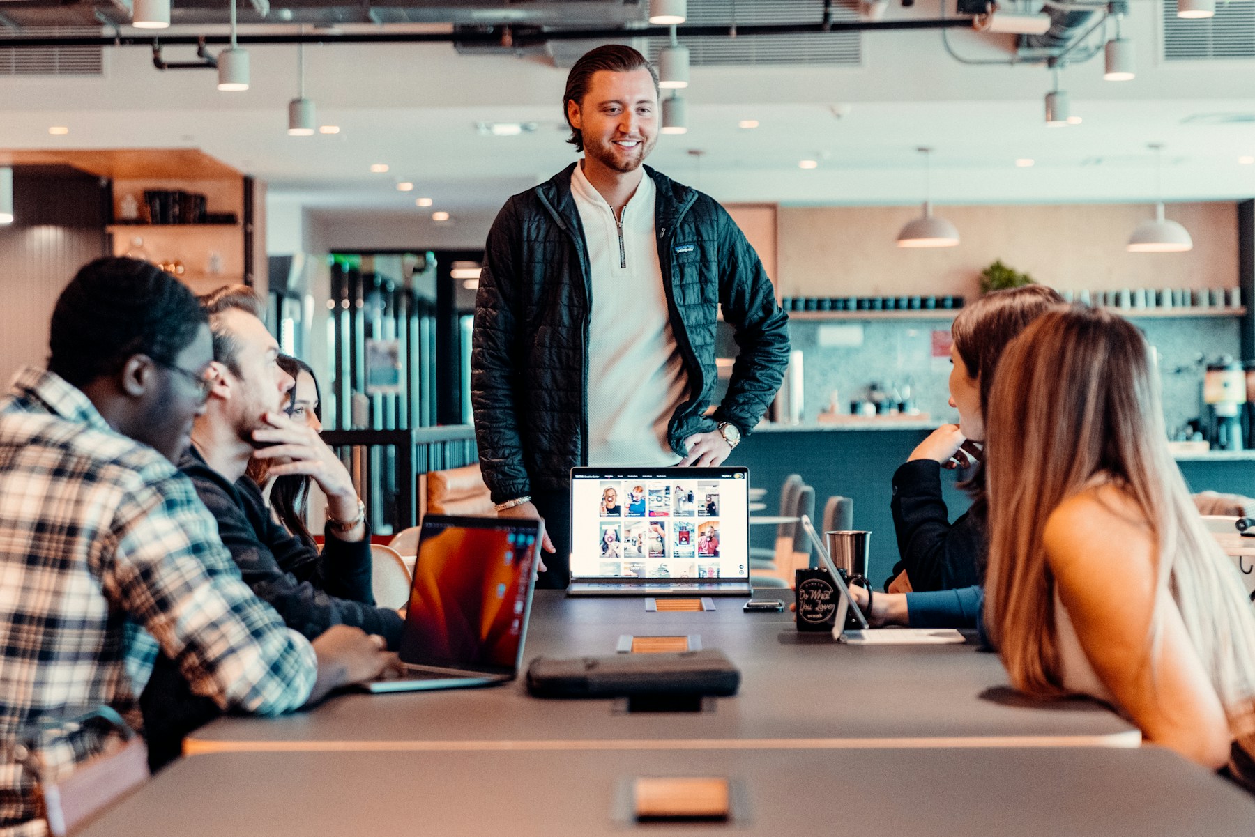 How AI Can Improve Customer Follow-Up Without Losing the Human Touch