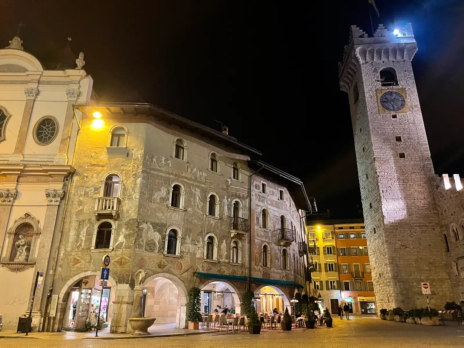 Tag-1-Trentino-Trient-Nacht-Platz