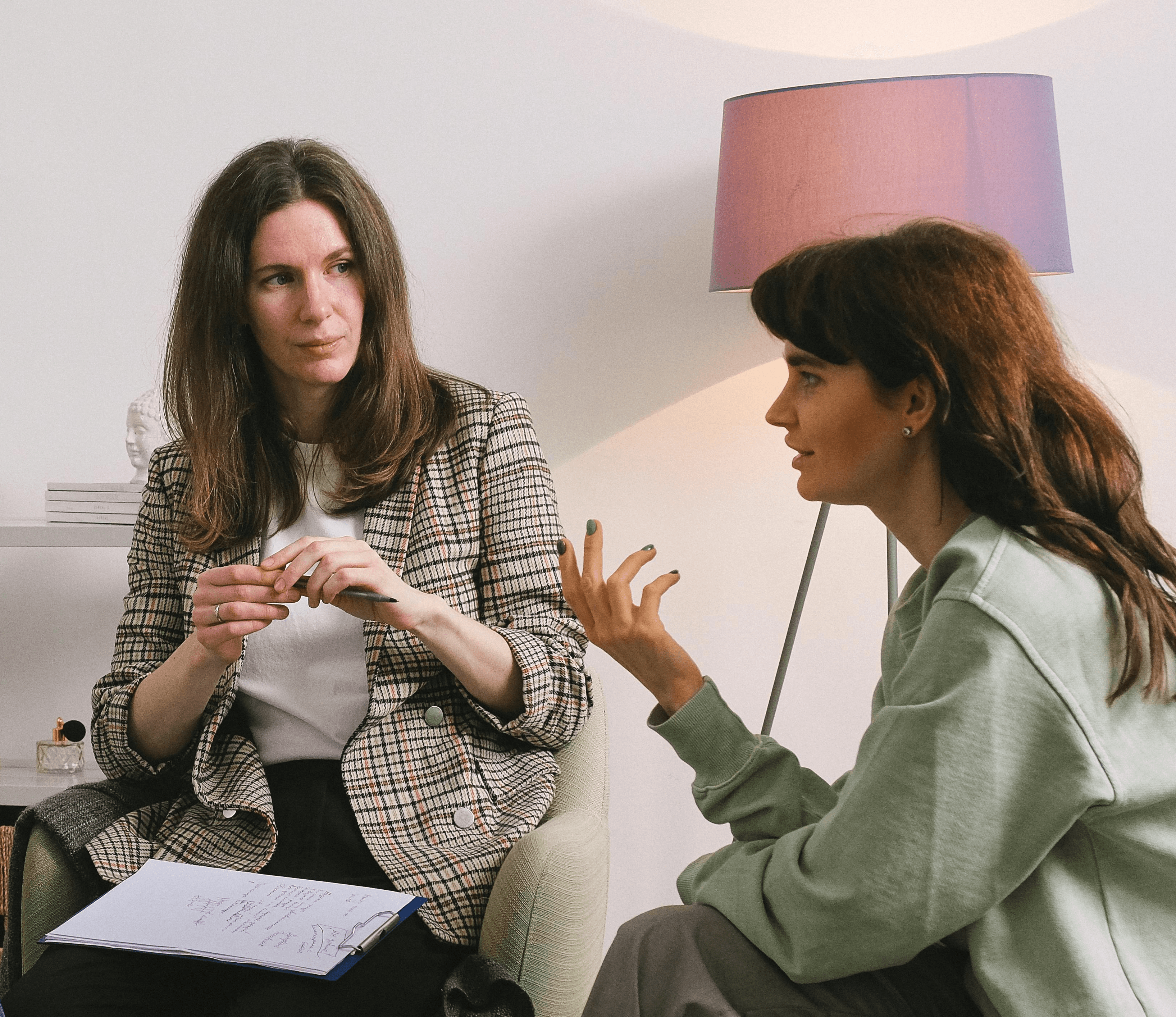 Regelmäßige Besprechungen zur Unterstützung von Kindern mit Impulskontrollstörungen