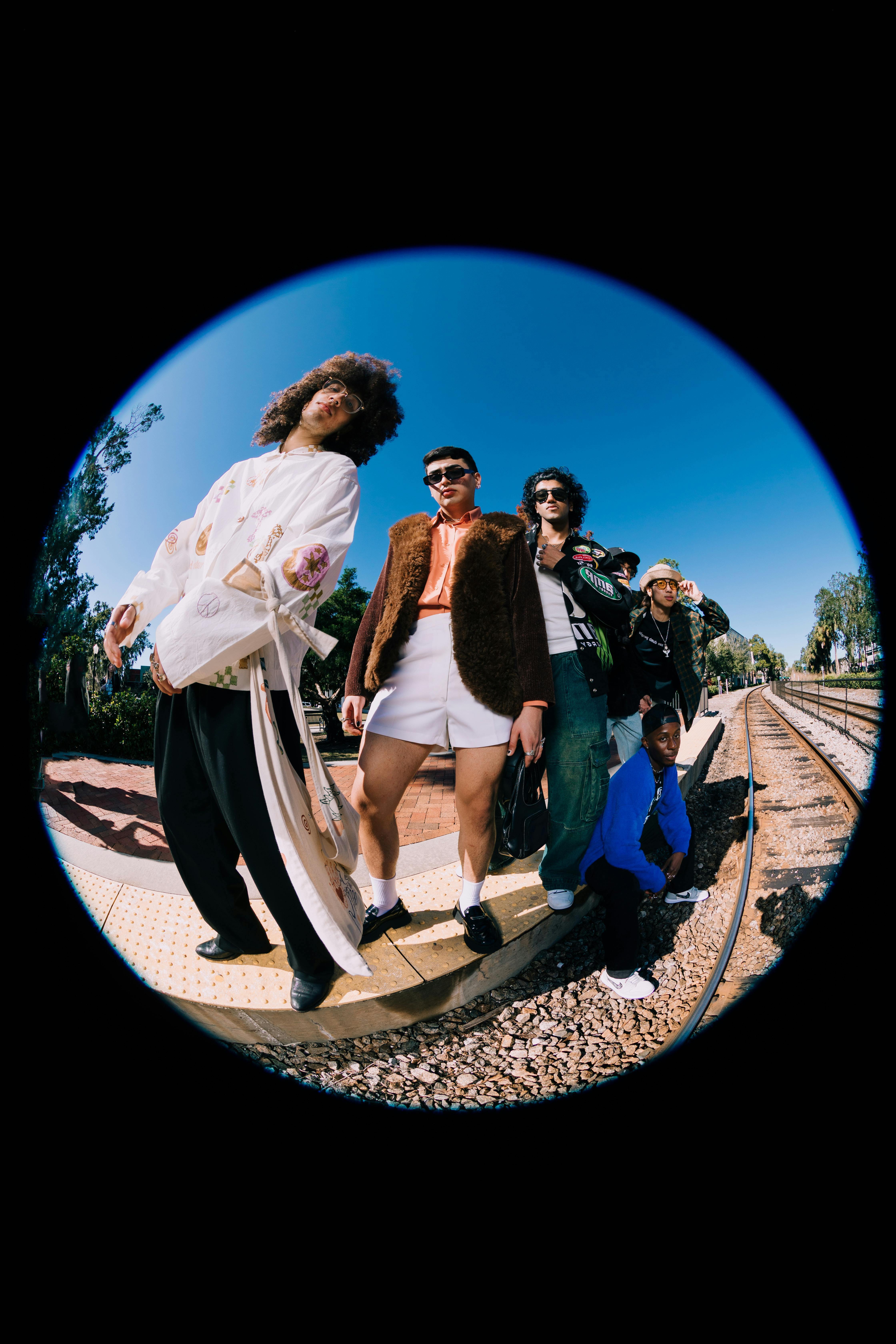 alt="cool group of kids with street style clothing"