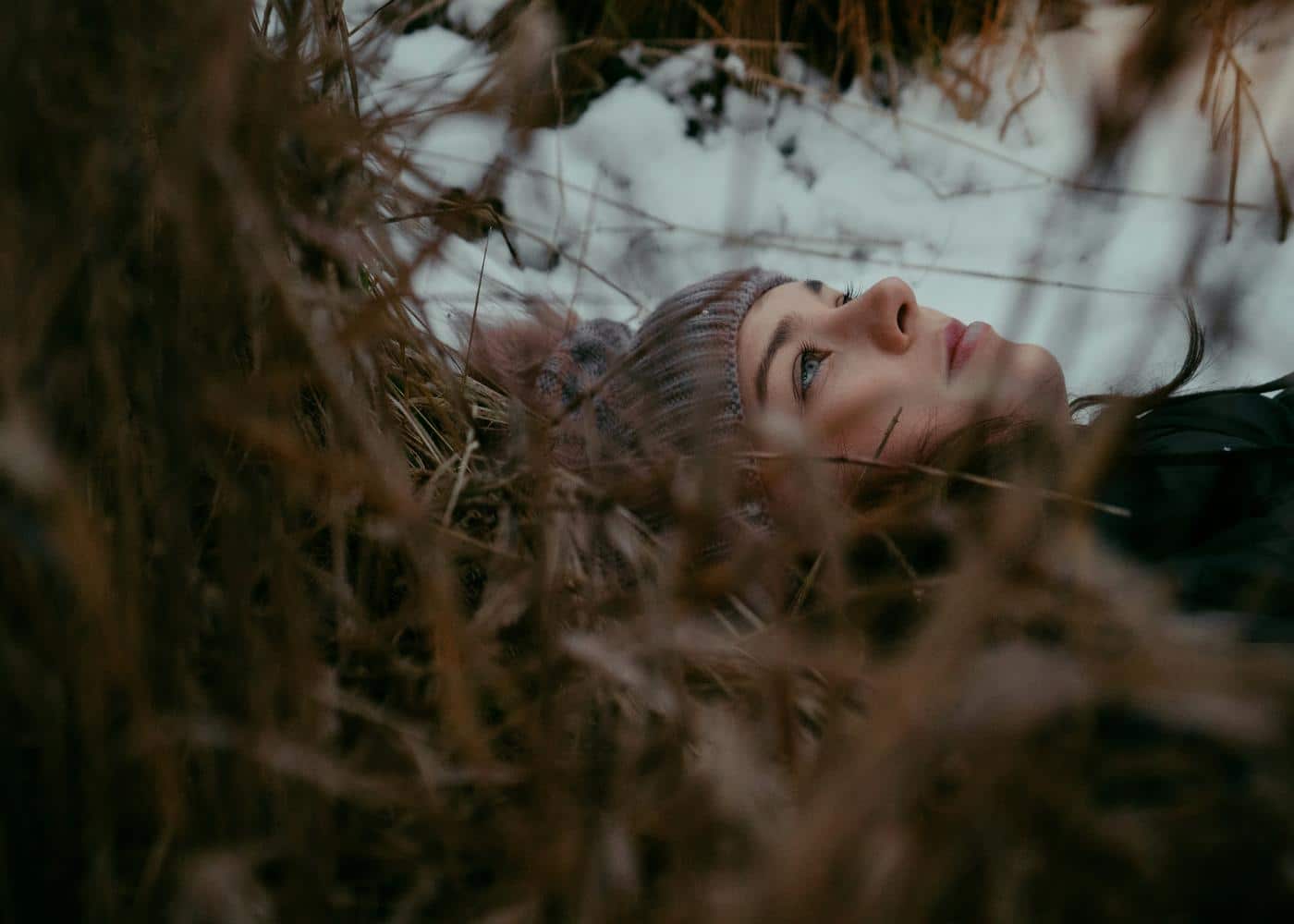 Maladaptive daydreaming - woman staring blankly at the sky