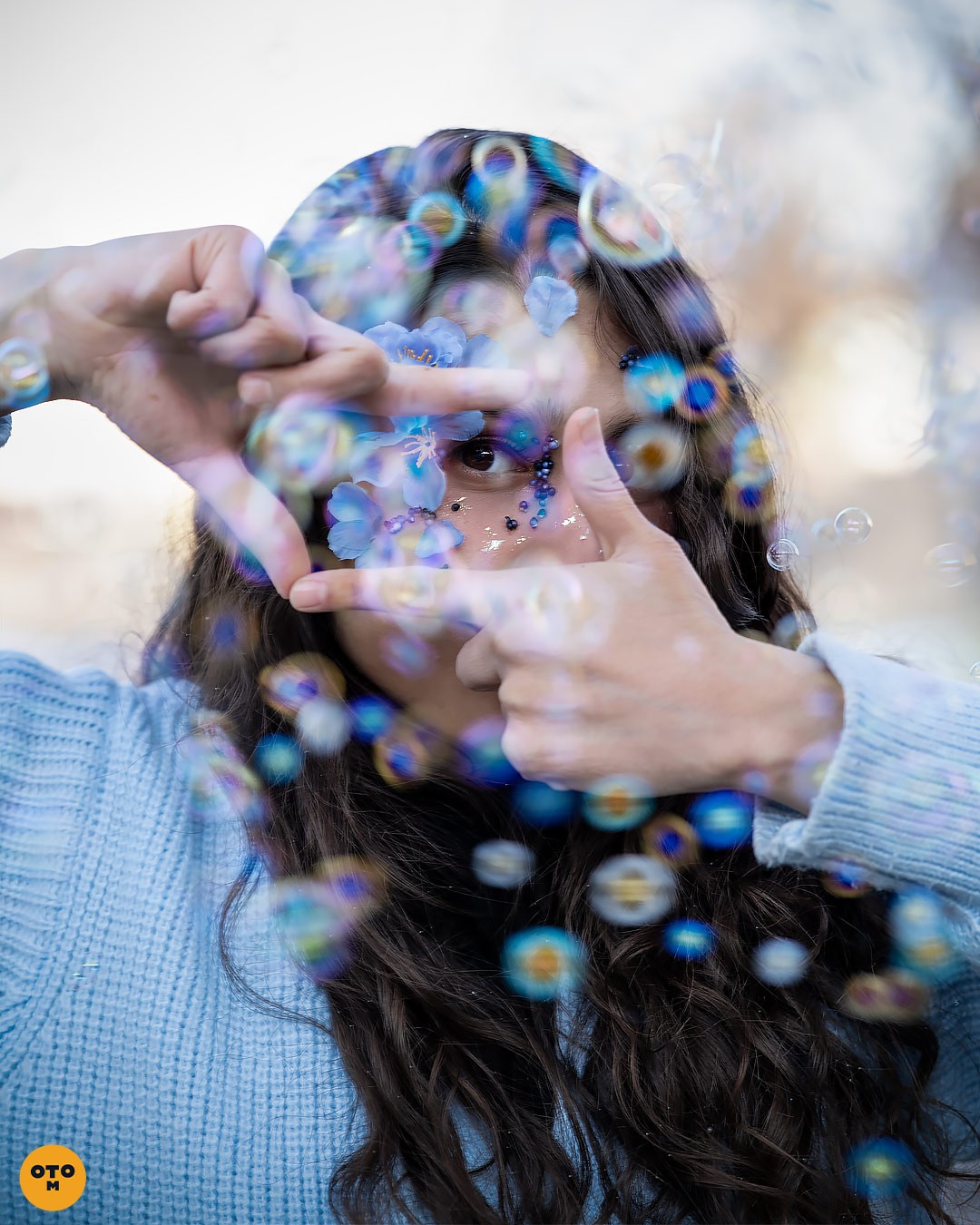 Creative photoshoot using bubbles to create a fun practical effect. Featuring @emi.tela, photography by @otrominuto