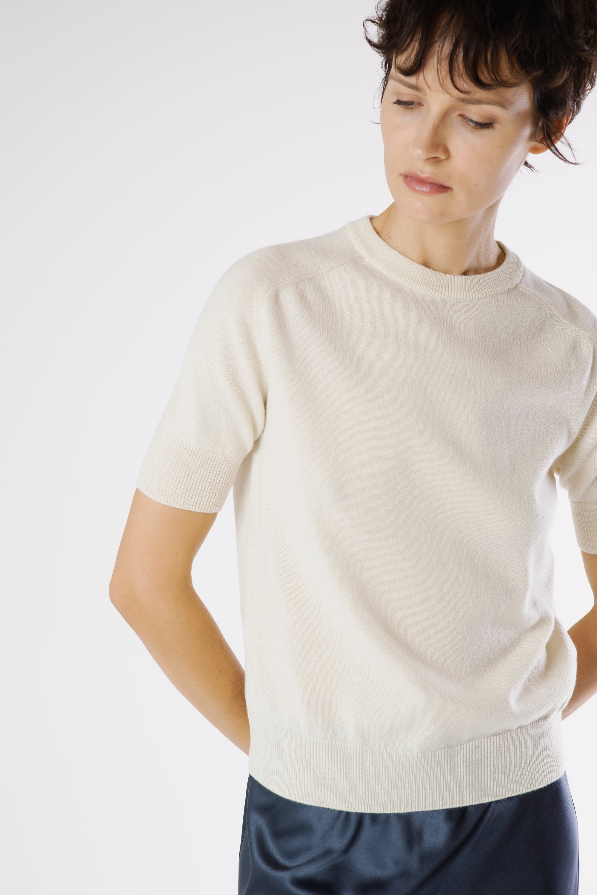Close-up detail of the Magda Cashmere Pullover Lapponia highlighting the ultra-soft pure cashmere knit and fine finishing.