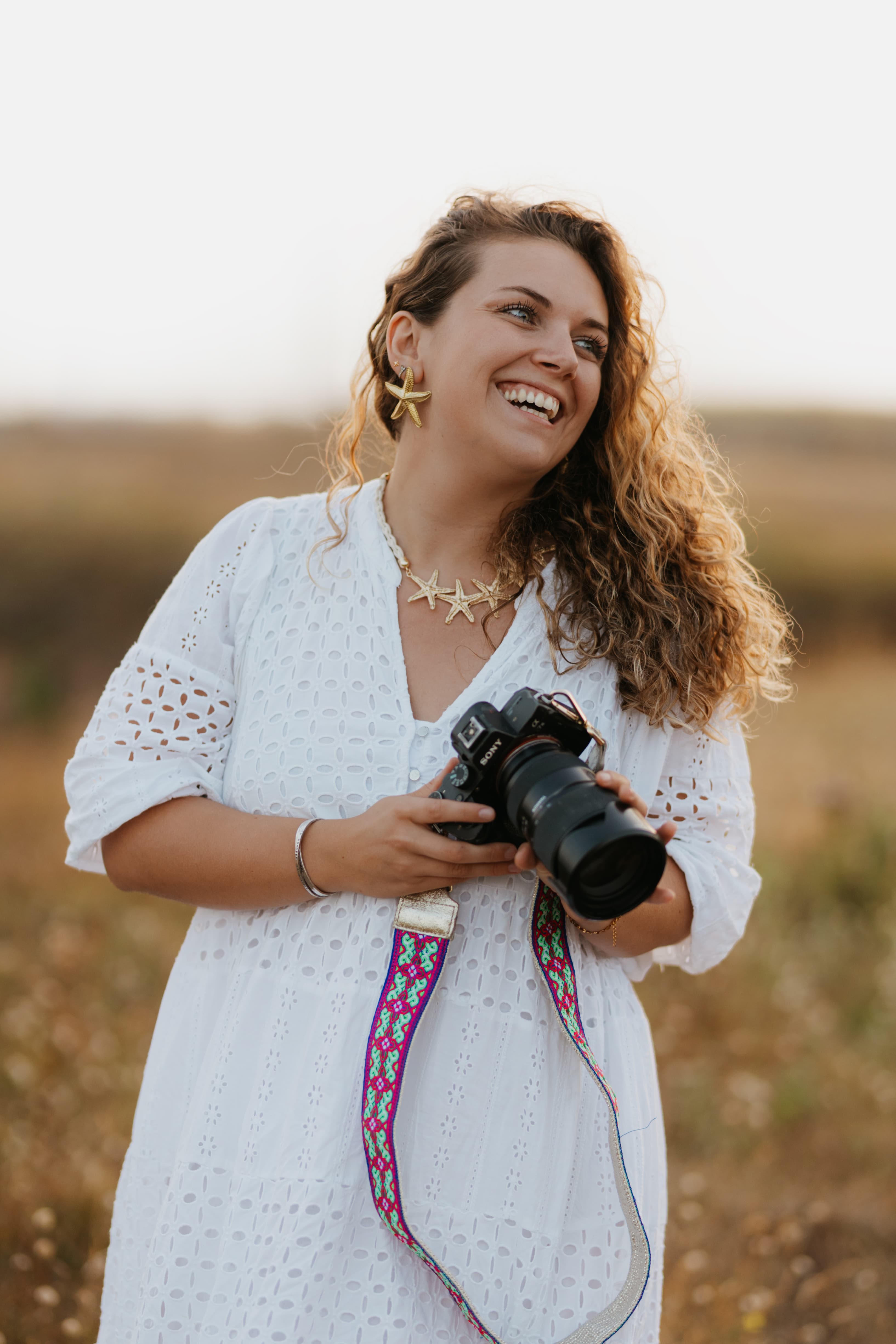 Amelia photographing