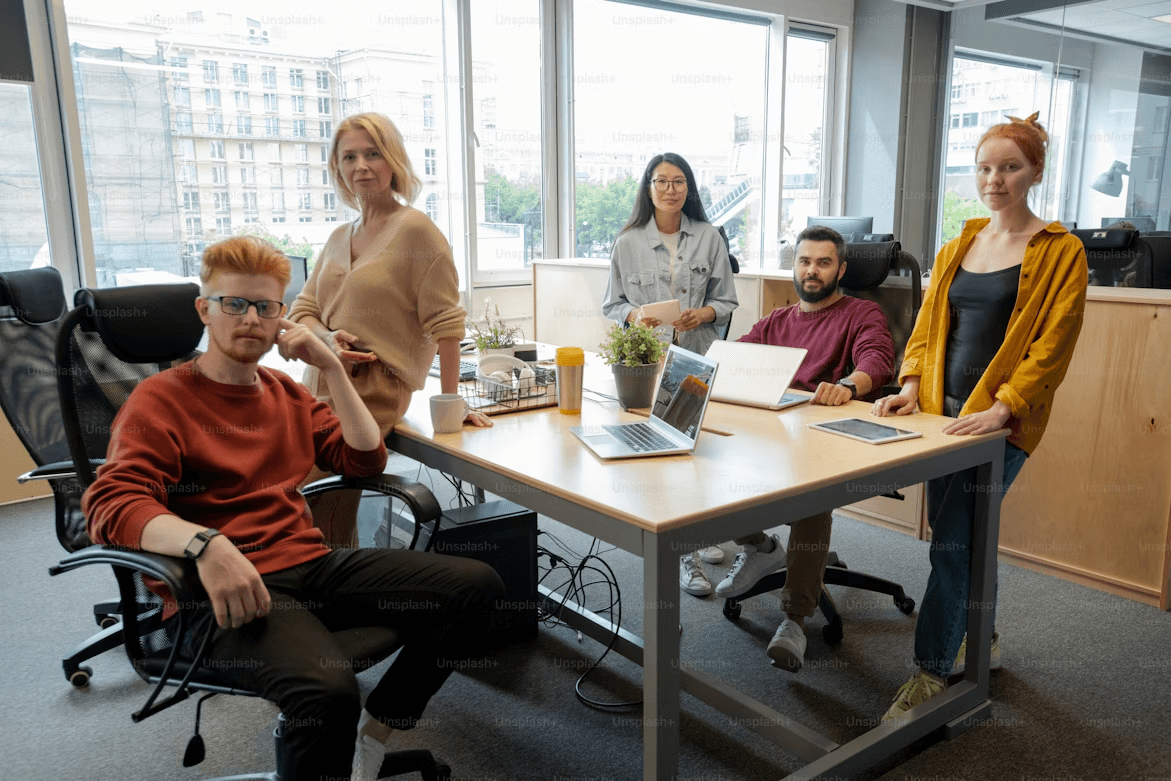 men's gray crew-neck t-shirt