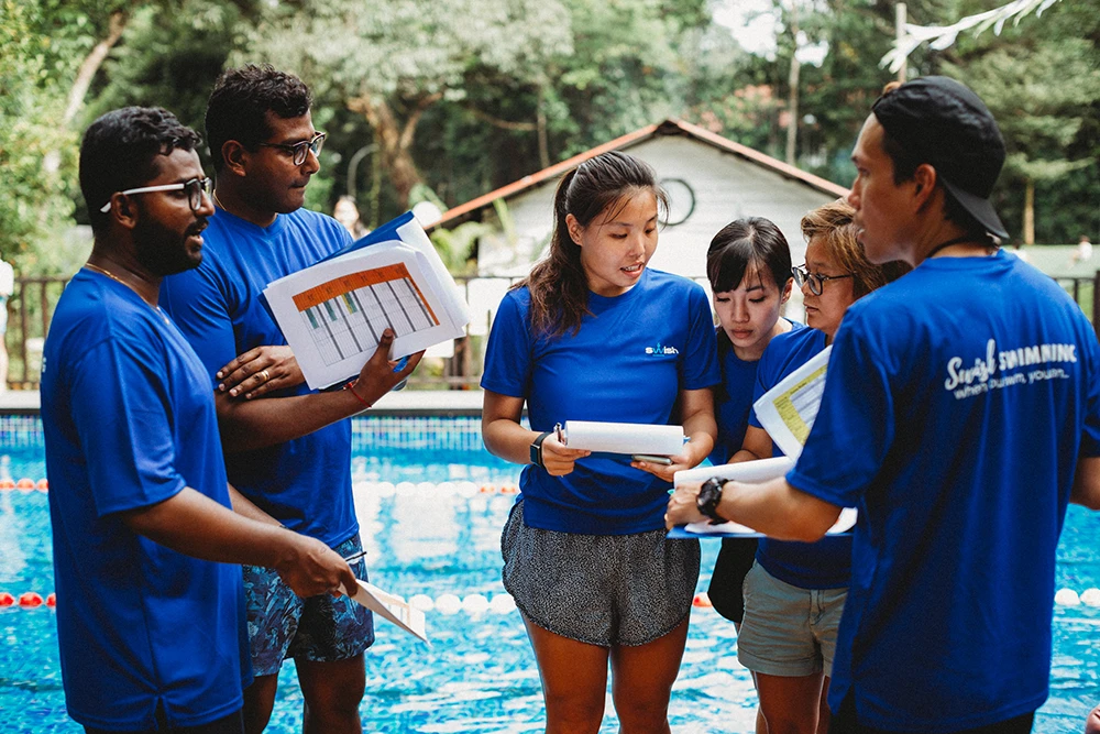A whole team supporting every parent-and-child swimming class