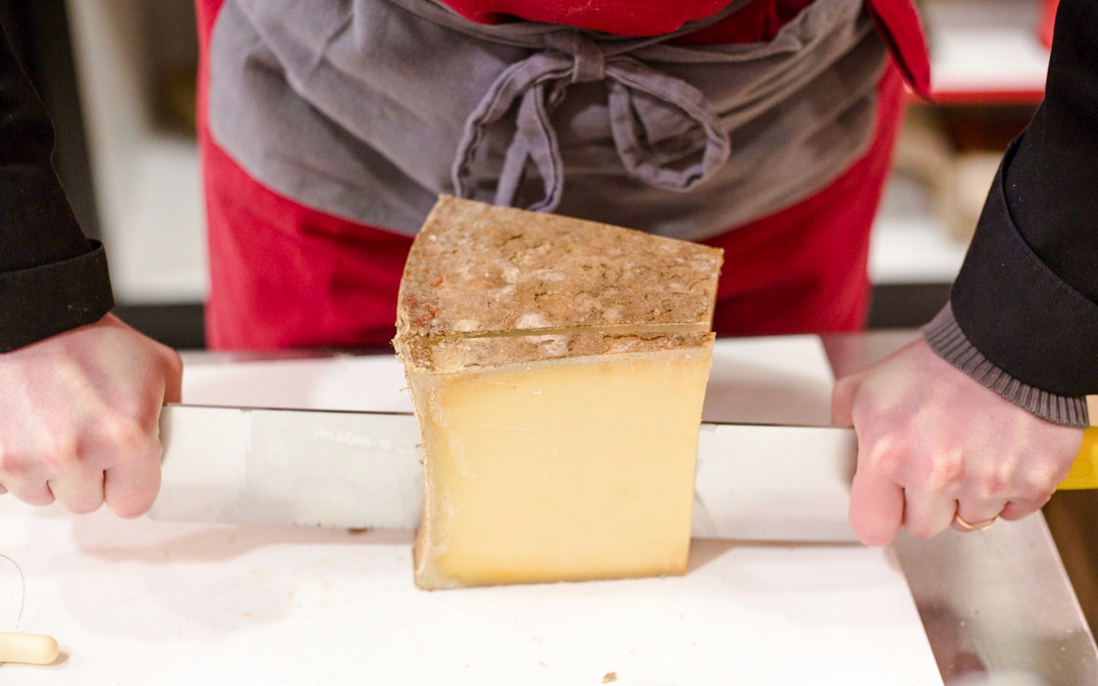 Fransa, Paris'teki Peynir Müzesi'nde peynir kesimi.